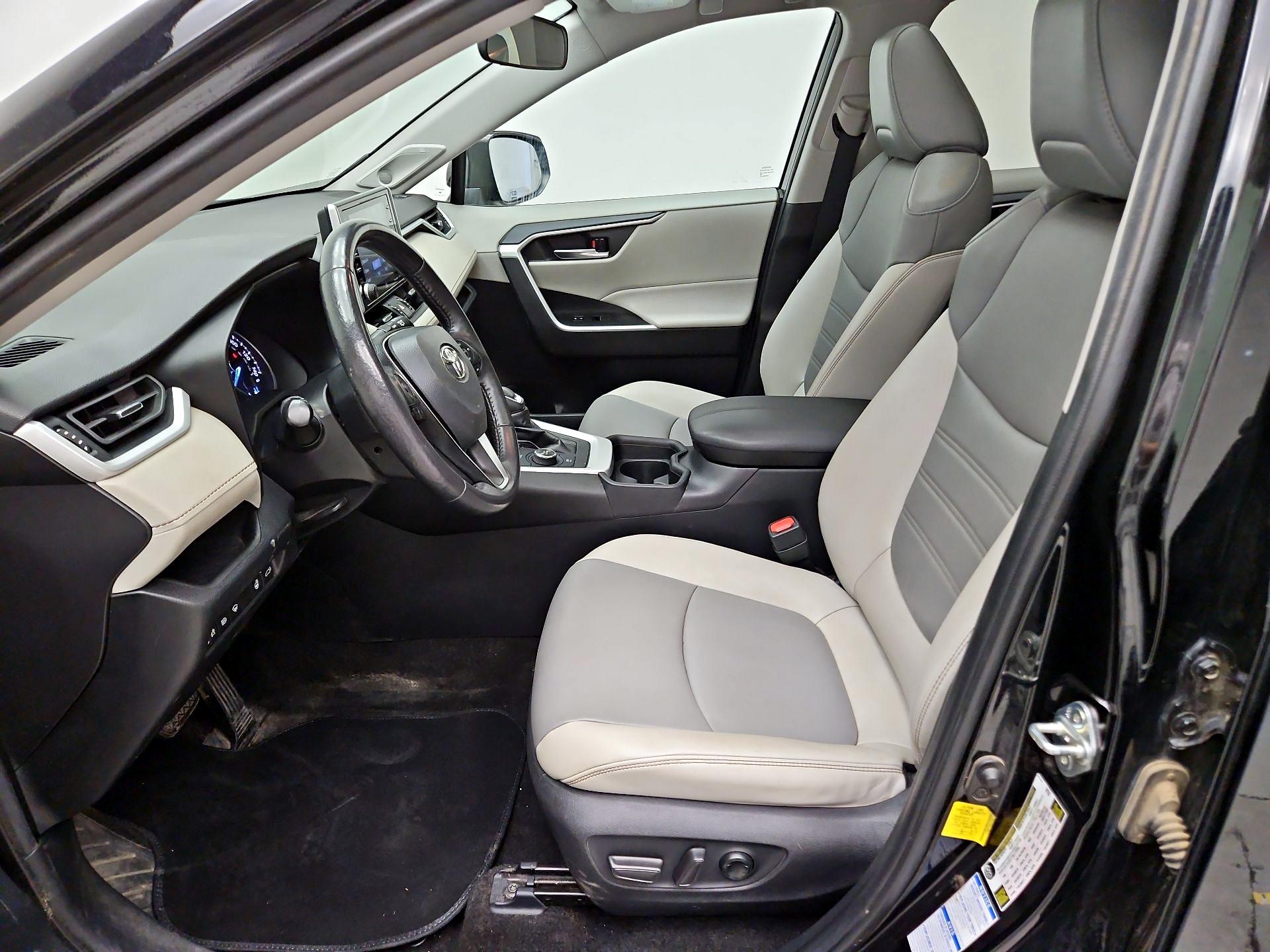 Thumbnail: 2021 Toyota RAV4 - 11