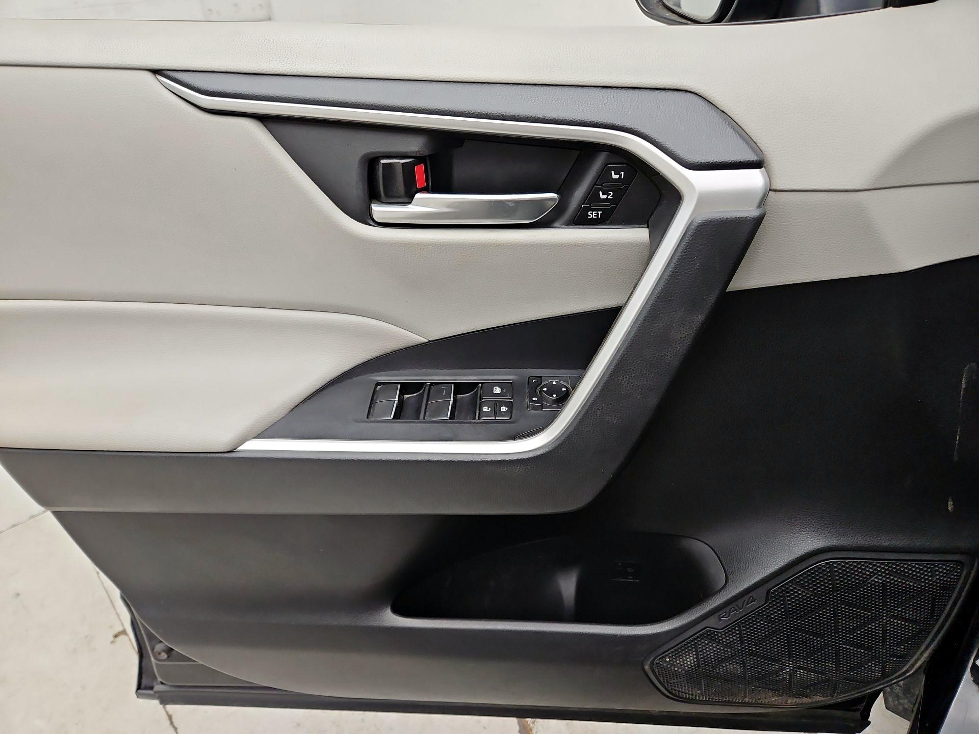 Thumbnail: 2021 Toyota RAV4 - 12