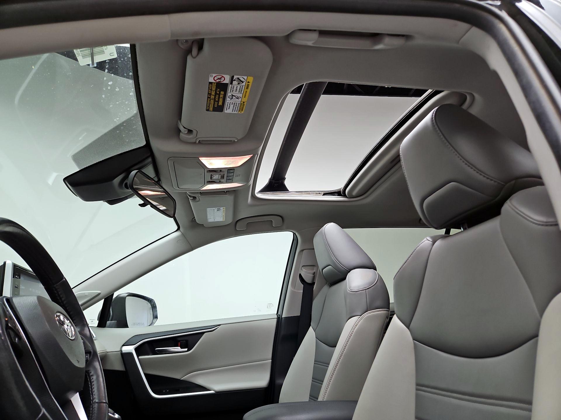 Thumbnail: 2021 Toyota RAV4 - 19