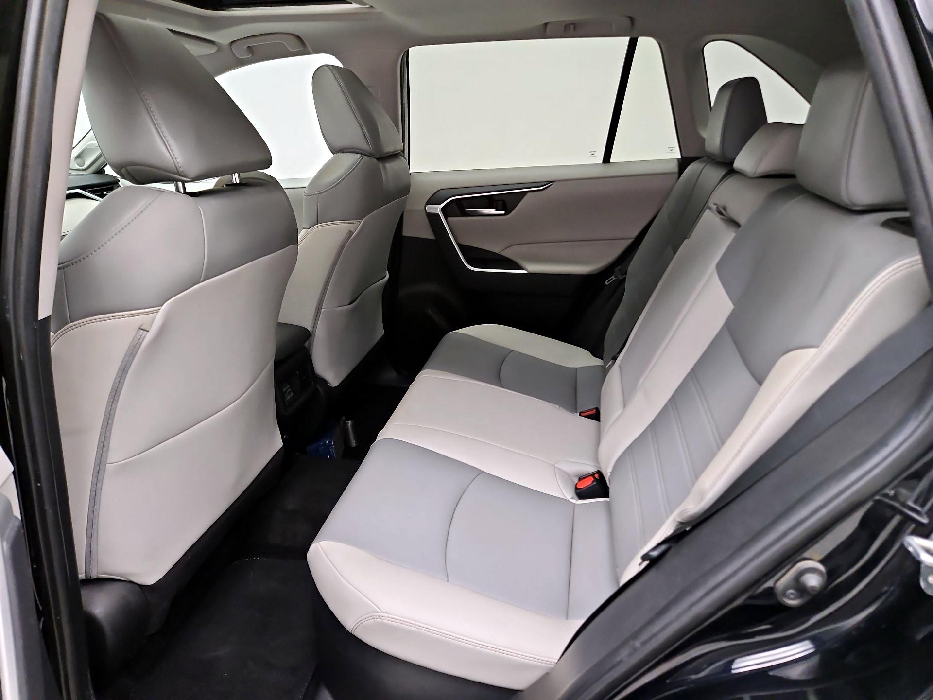 Thumbnail: 2021 Toyota RAV4 - 20