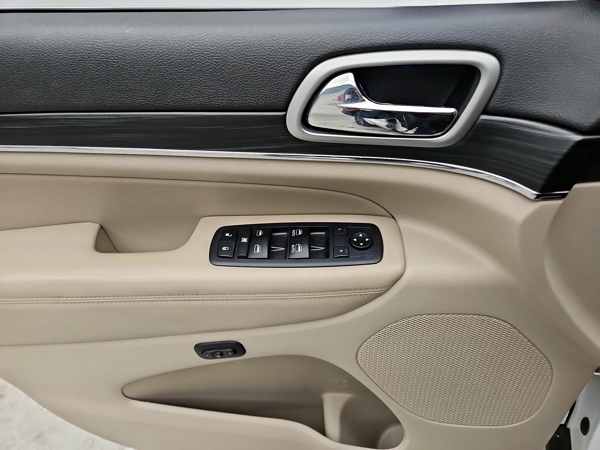 Thumbnail: 2019 Jeep Grand Cherokee - 12