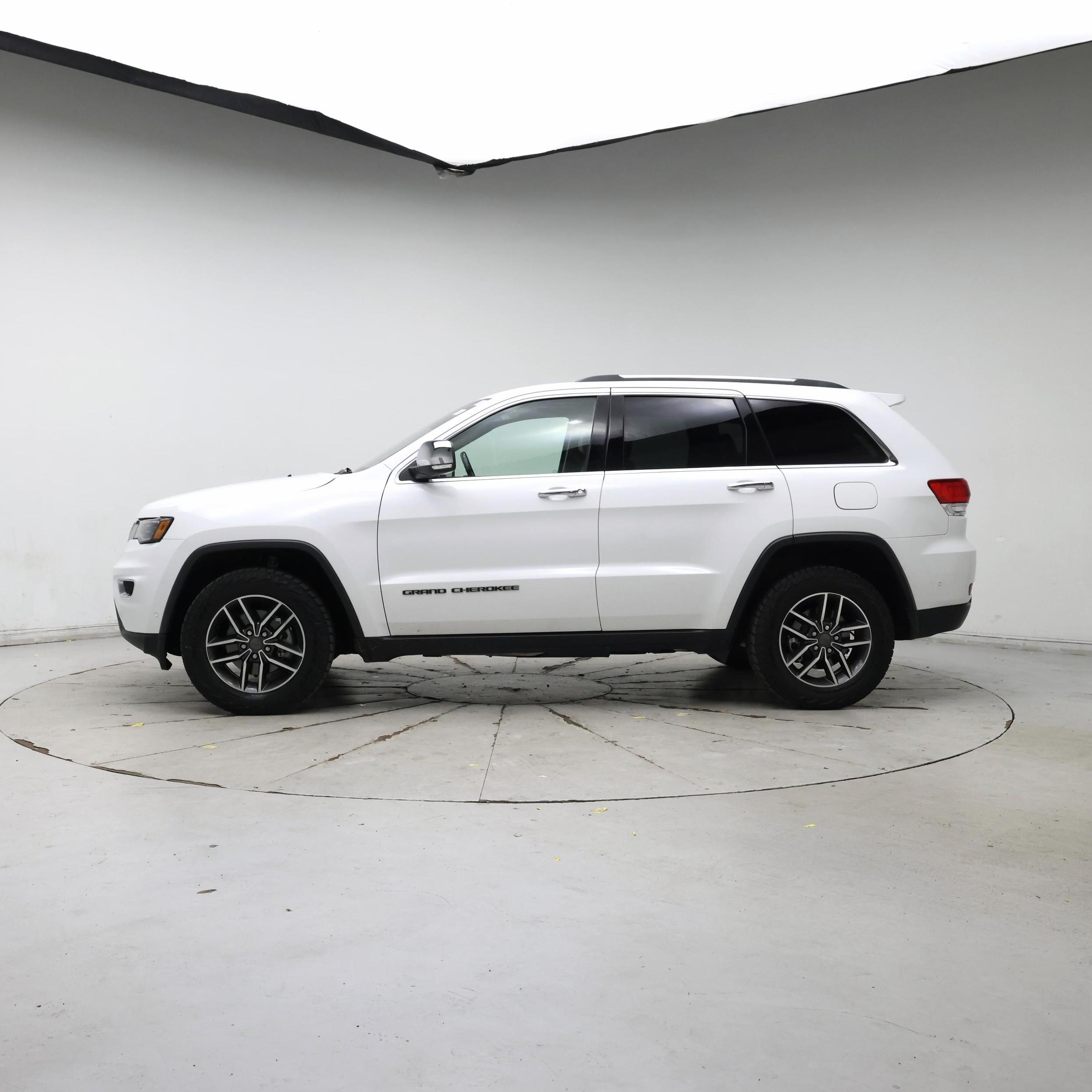 Thumbnail: 2019 Jeep Grand Cherokee - 3