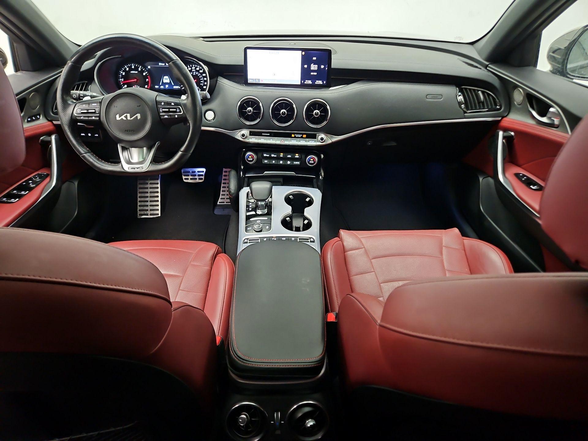 Thumbnail: 2023 Kia Stinger - 9