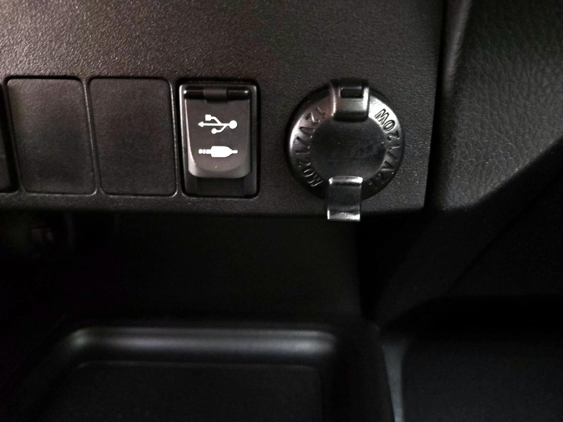 Thumbnail: 2015 Toyota RAV4 - 19