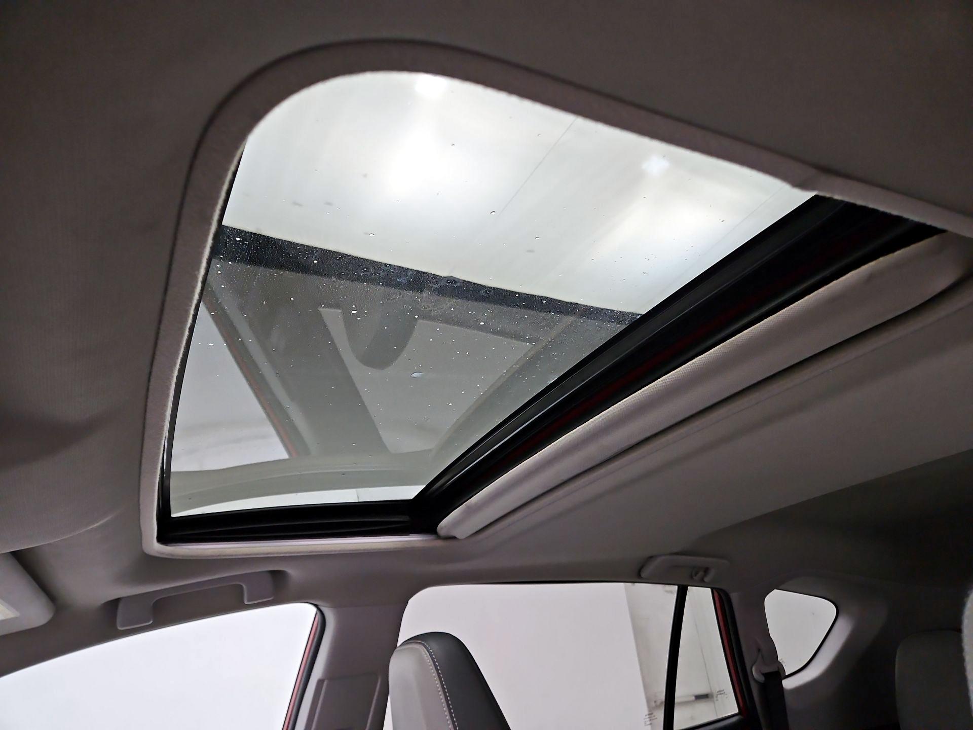 Thumbnail: 2015 Toyota RAV4 - 20