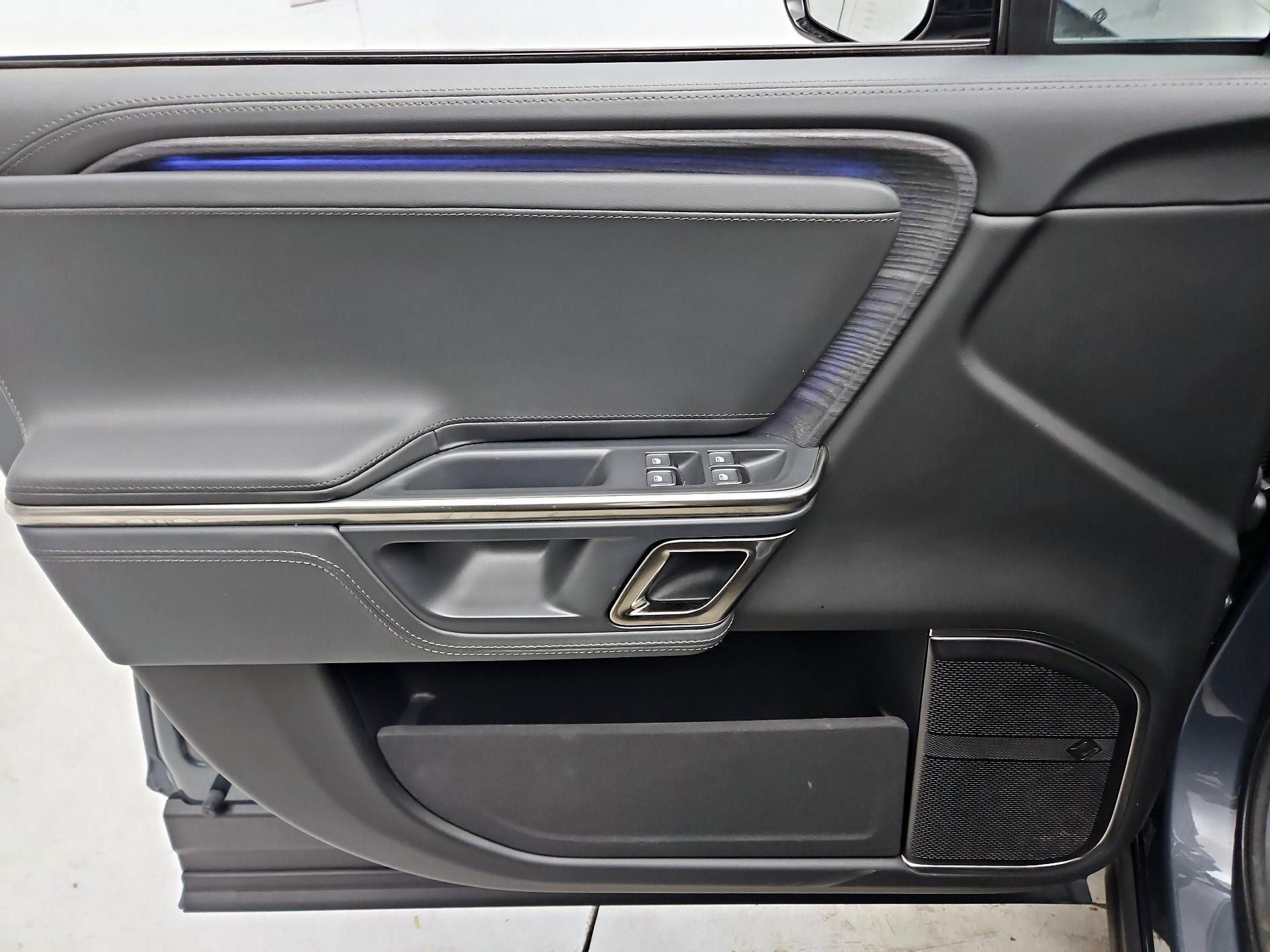 Thumbnail: 2023 Rivian R1S - 10