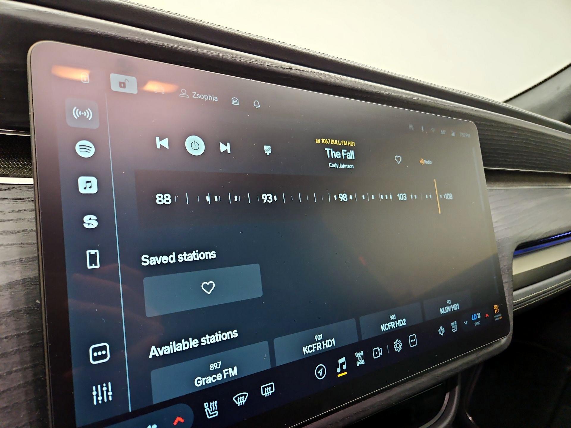 Thumbnail: 2023 Rivian R1S - 13