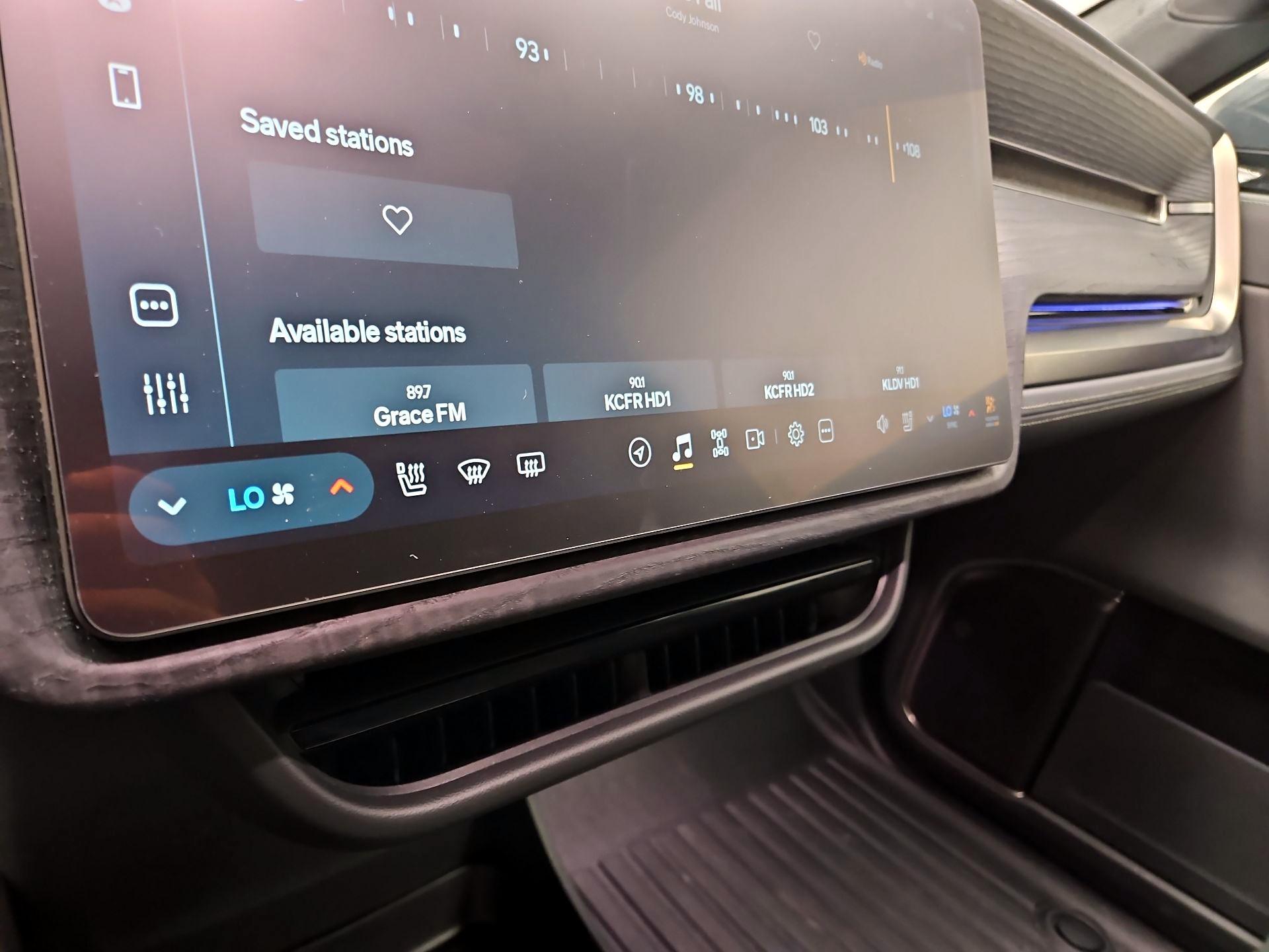 Thumbnail: 2023 Rivian R1S - 14