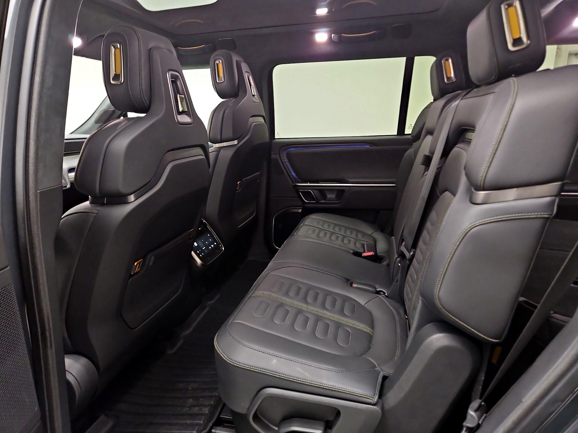 Thumbnail: 2023 Rivian R1S - 17