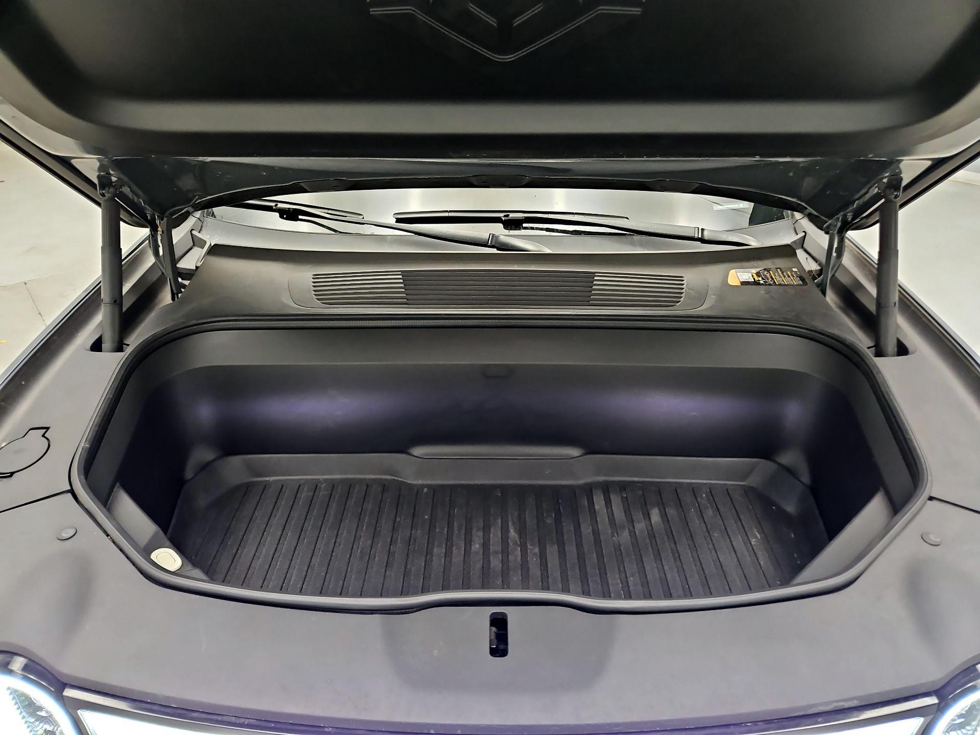 Thumbnail: 2023 Rivian R1S - 19