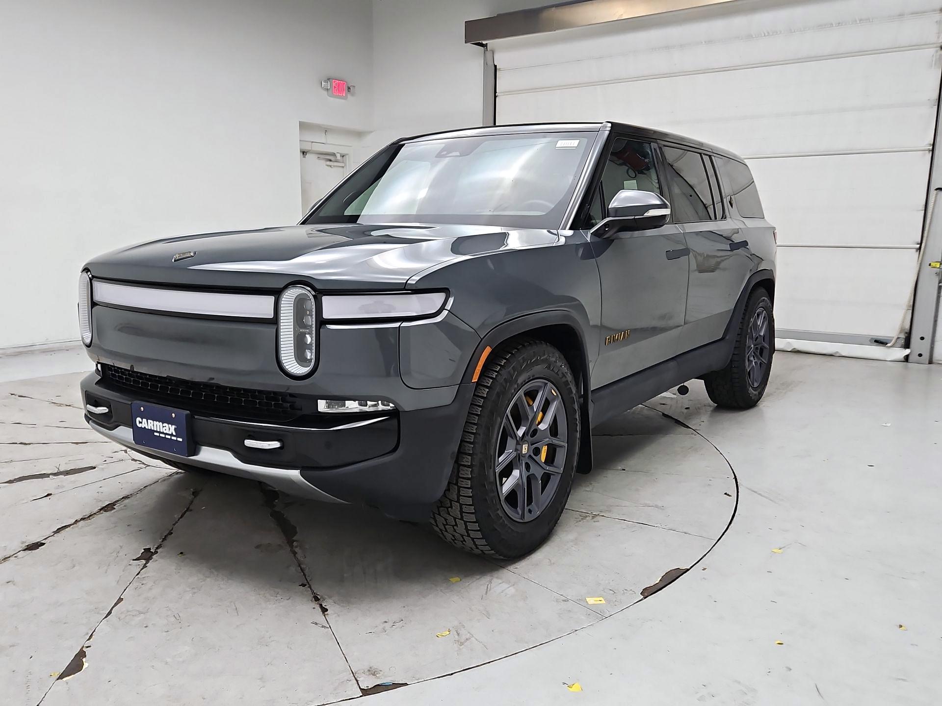 Thumbnail: 2023 Rivian R1S - 3