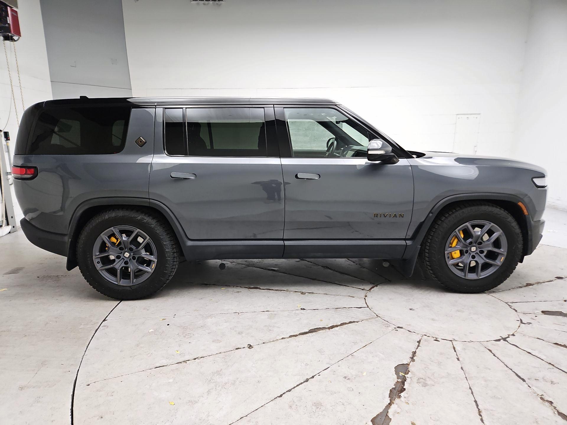 Thumbnail: 2023 Rivian R1S - 4