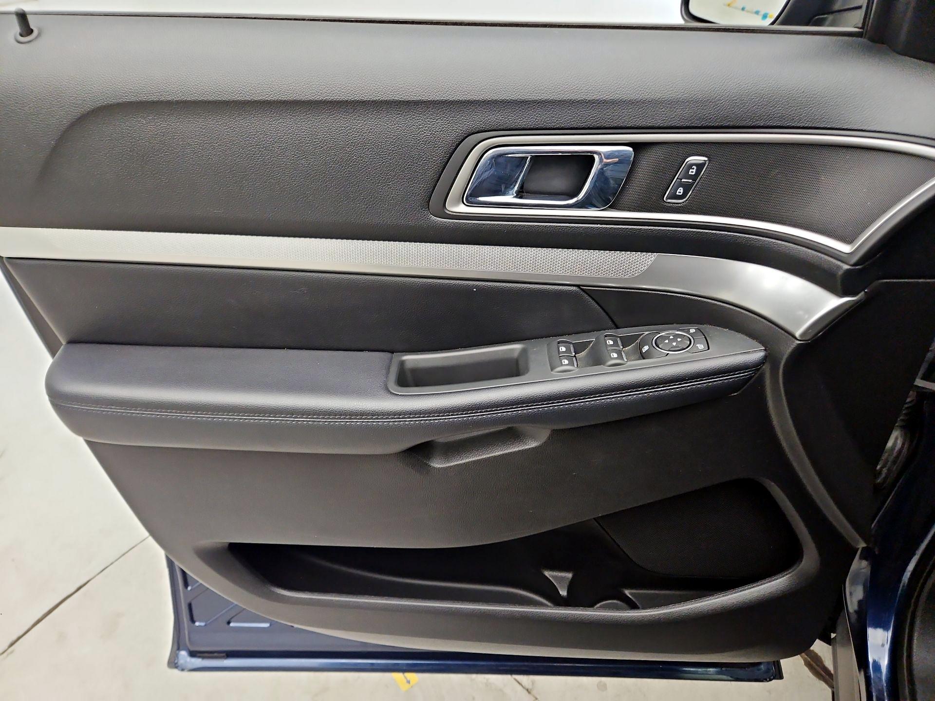 Thumbnail: 2017 Ford Explorer - 12