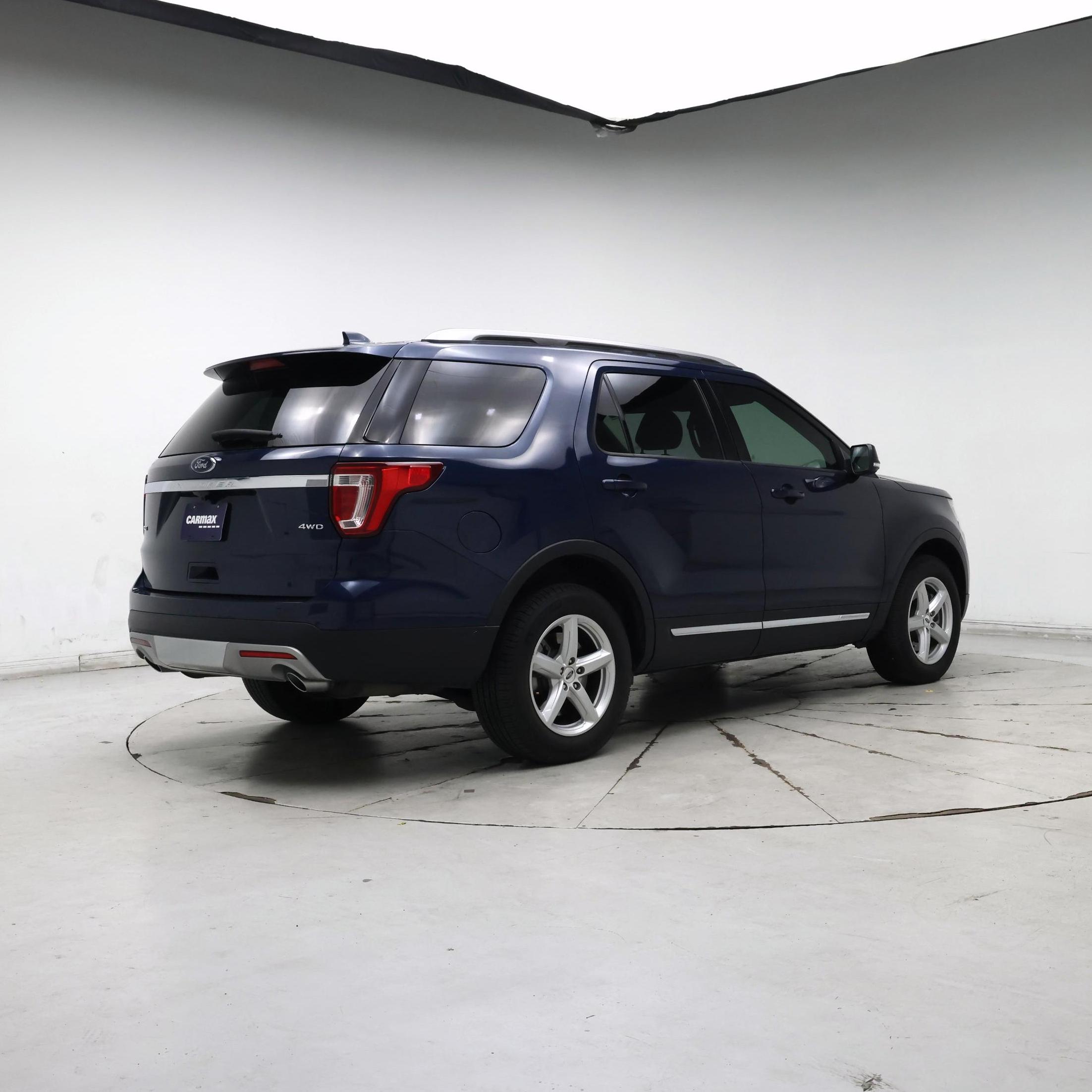 Thumbnail: 2017 Ford Explorer - 8