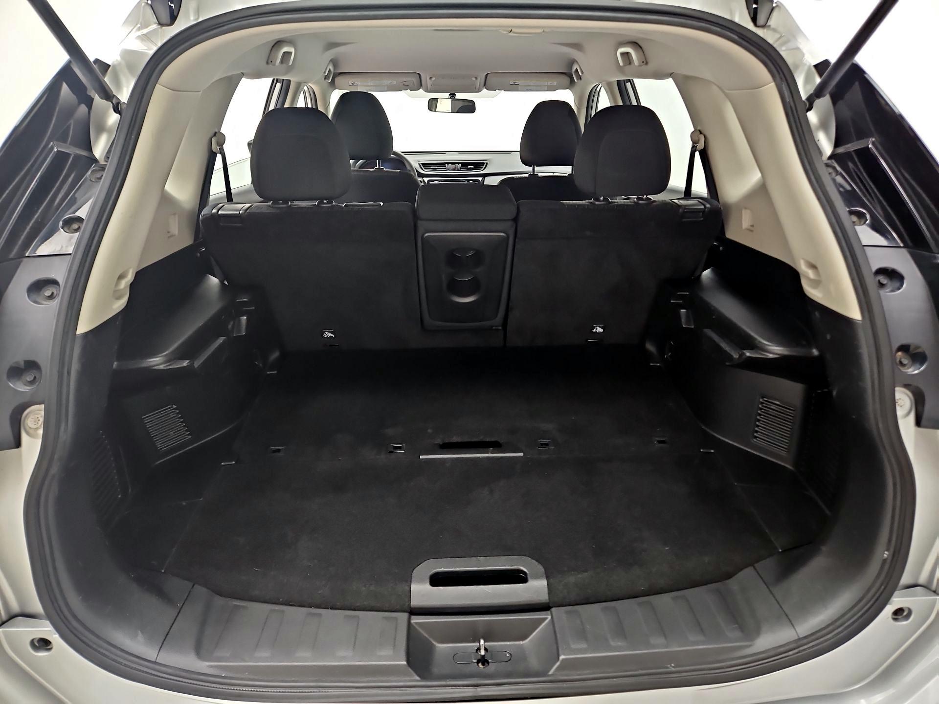 Thumbnail: 2017 Nissan Rogue - 20