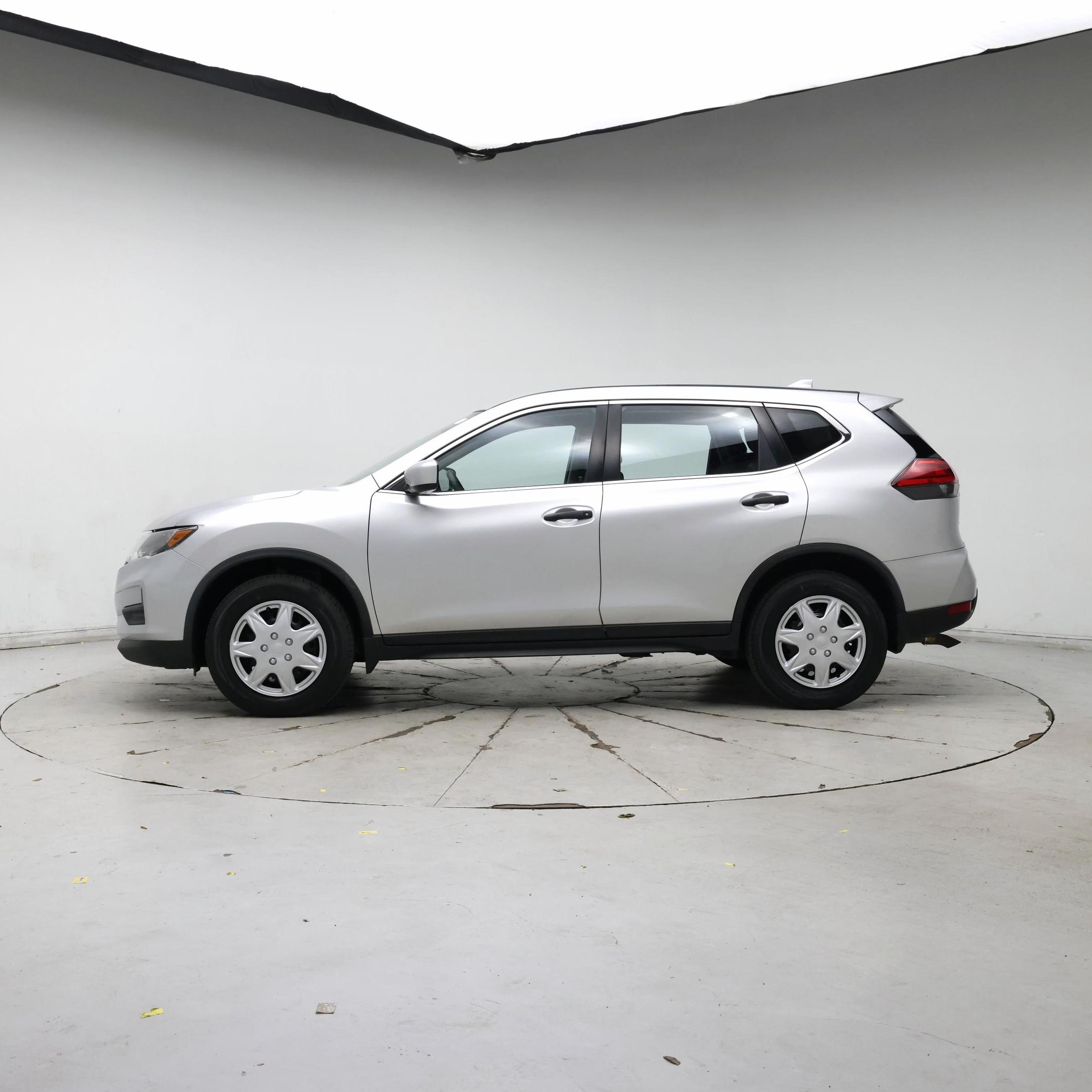 Thumbnail: 2017 Nissan Rogue - 3