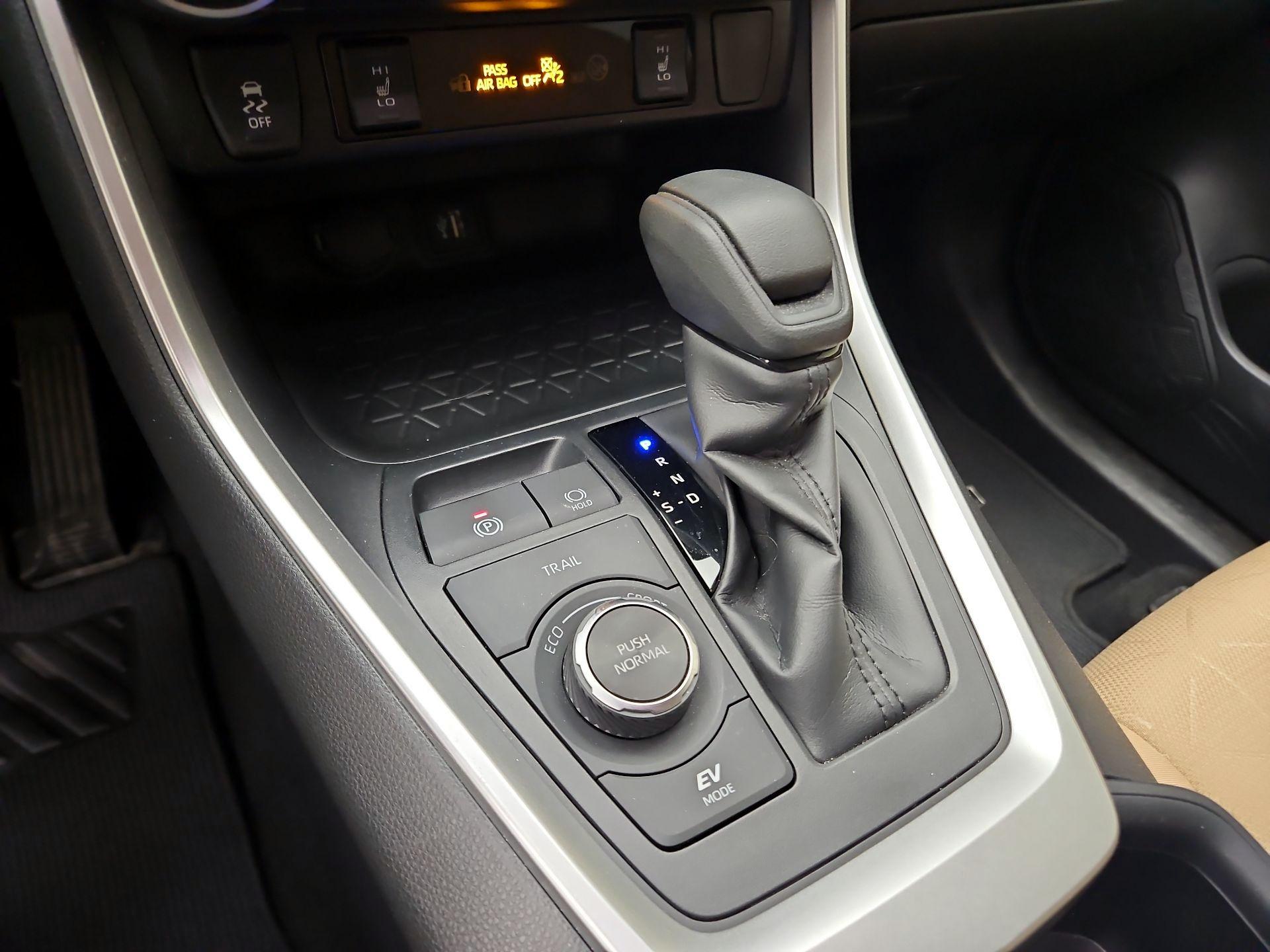 Thumbnail: 2025 Toyota RAV4 - 17