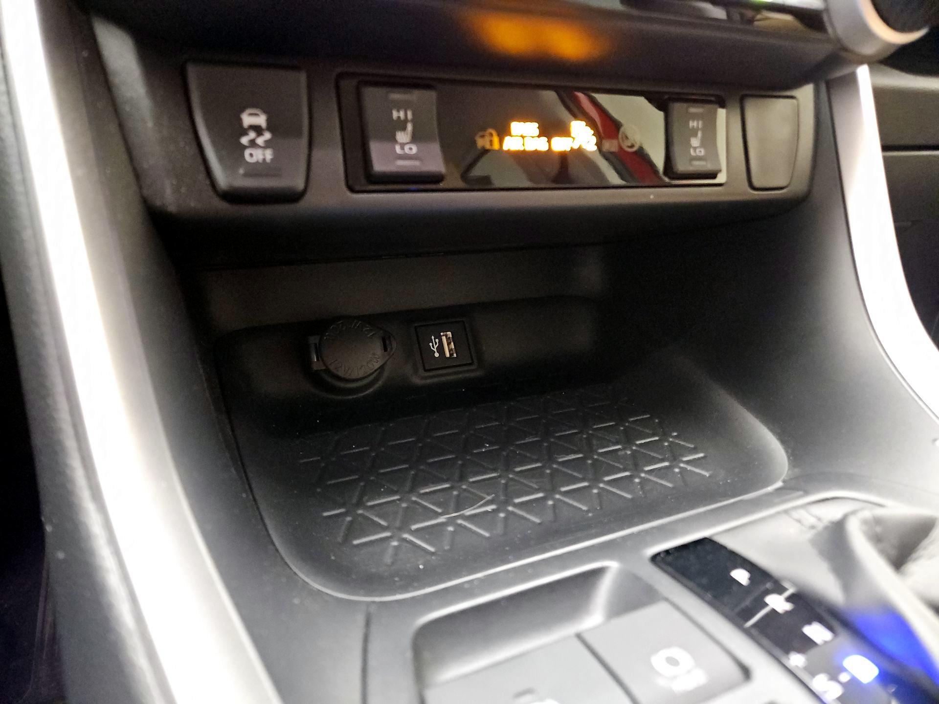 Thumbnail: 2025 Toyota RAV4 - 18