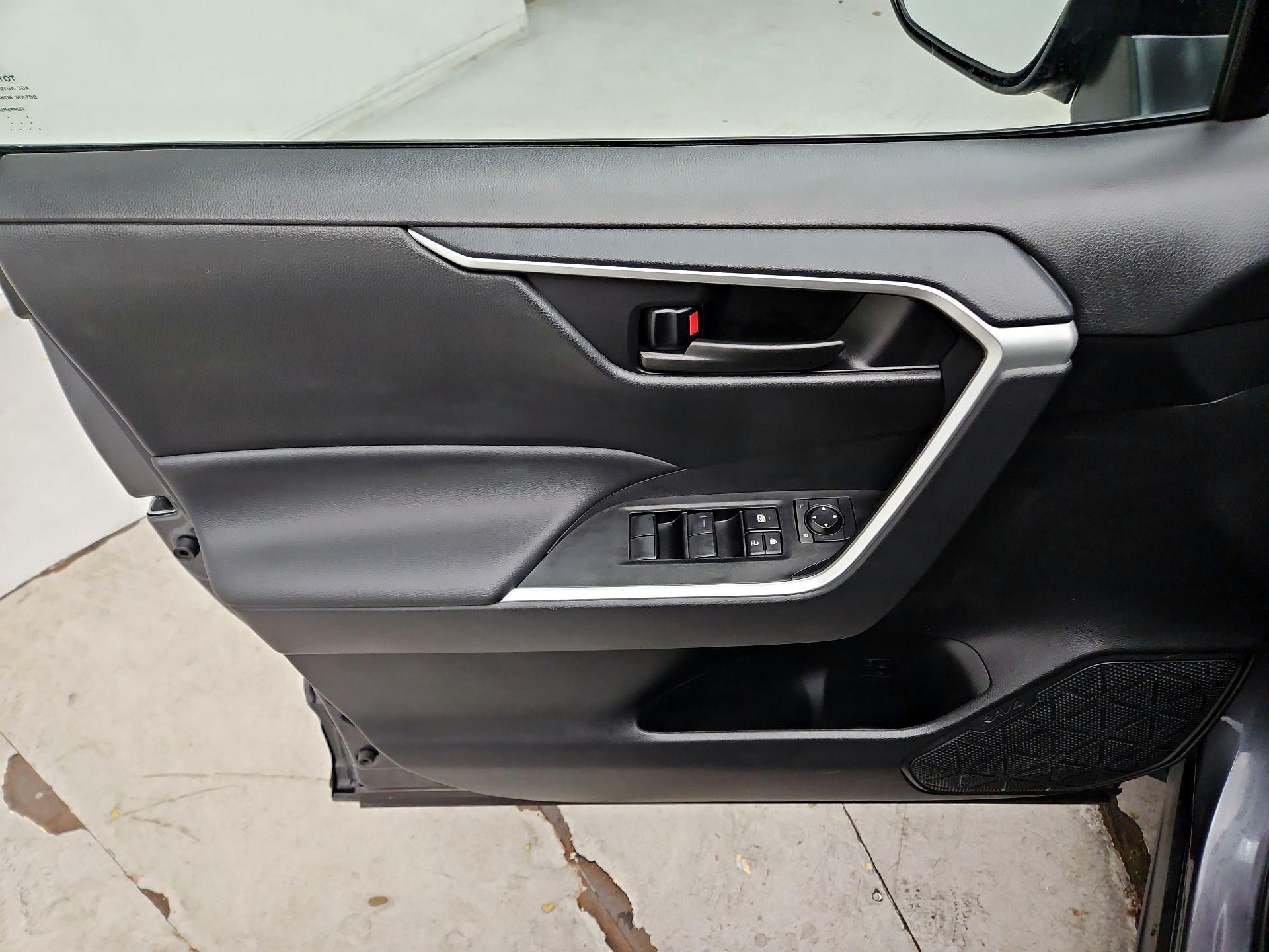 Thumbnail: 2025 Toyota RAV4 - 10