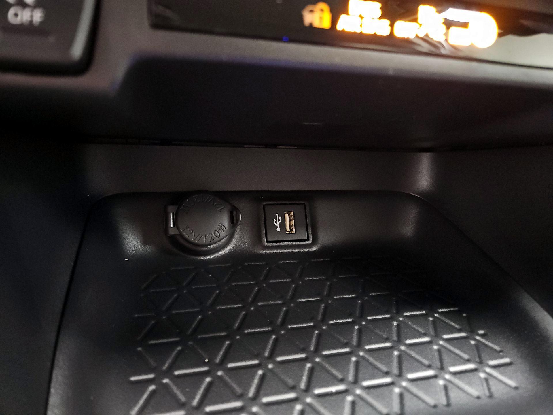 Thumbnail: 2025 Toyota RAV4 - 16