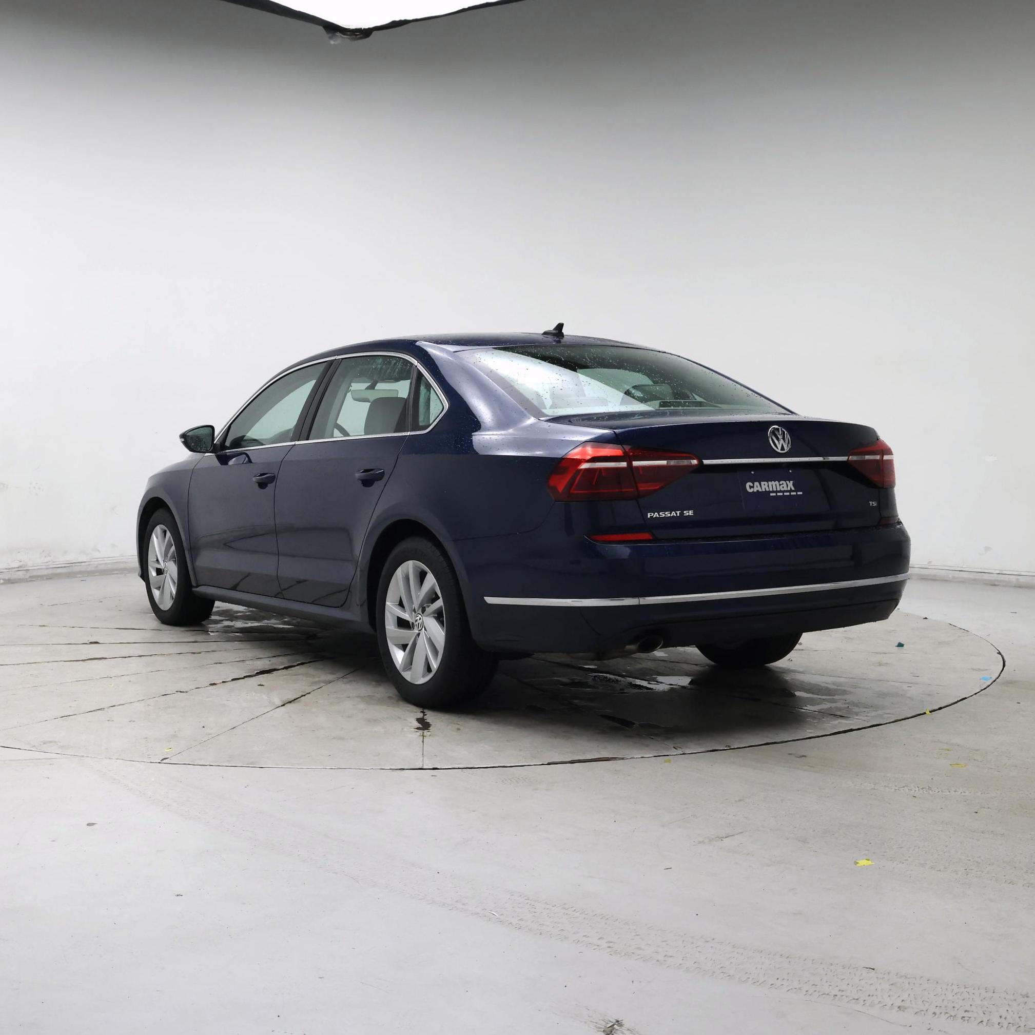 Thumbnail: 2018 Volkswagen Passat - 2
