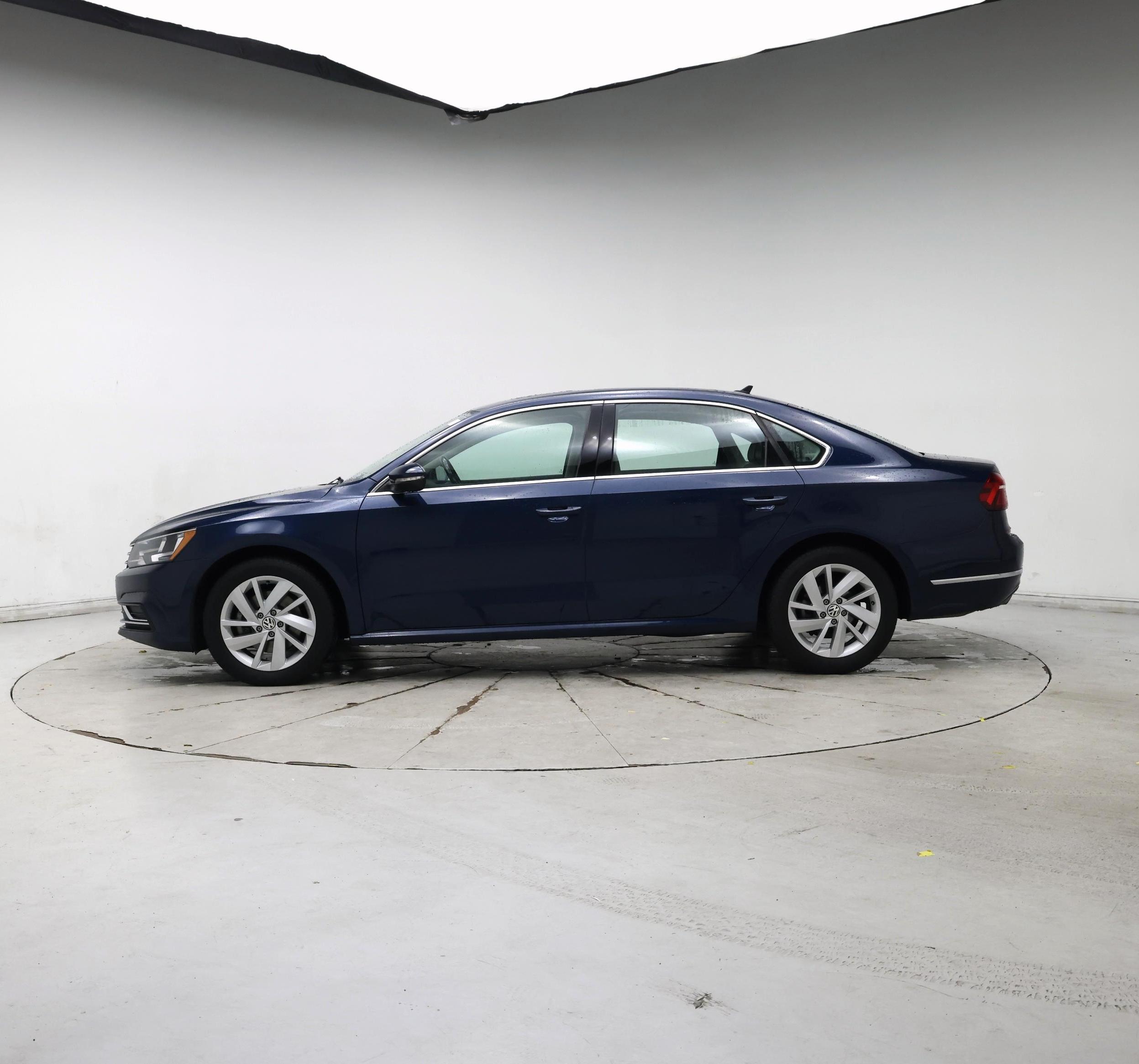 Thumbnail: 2018 Volkswagen Passat - 3