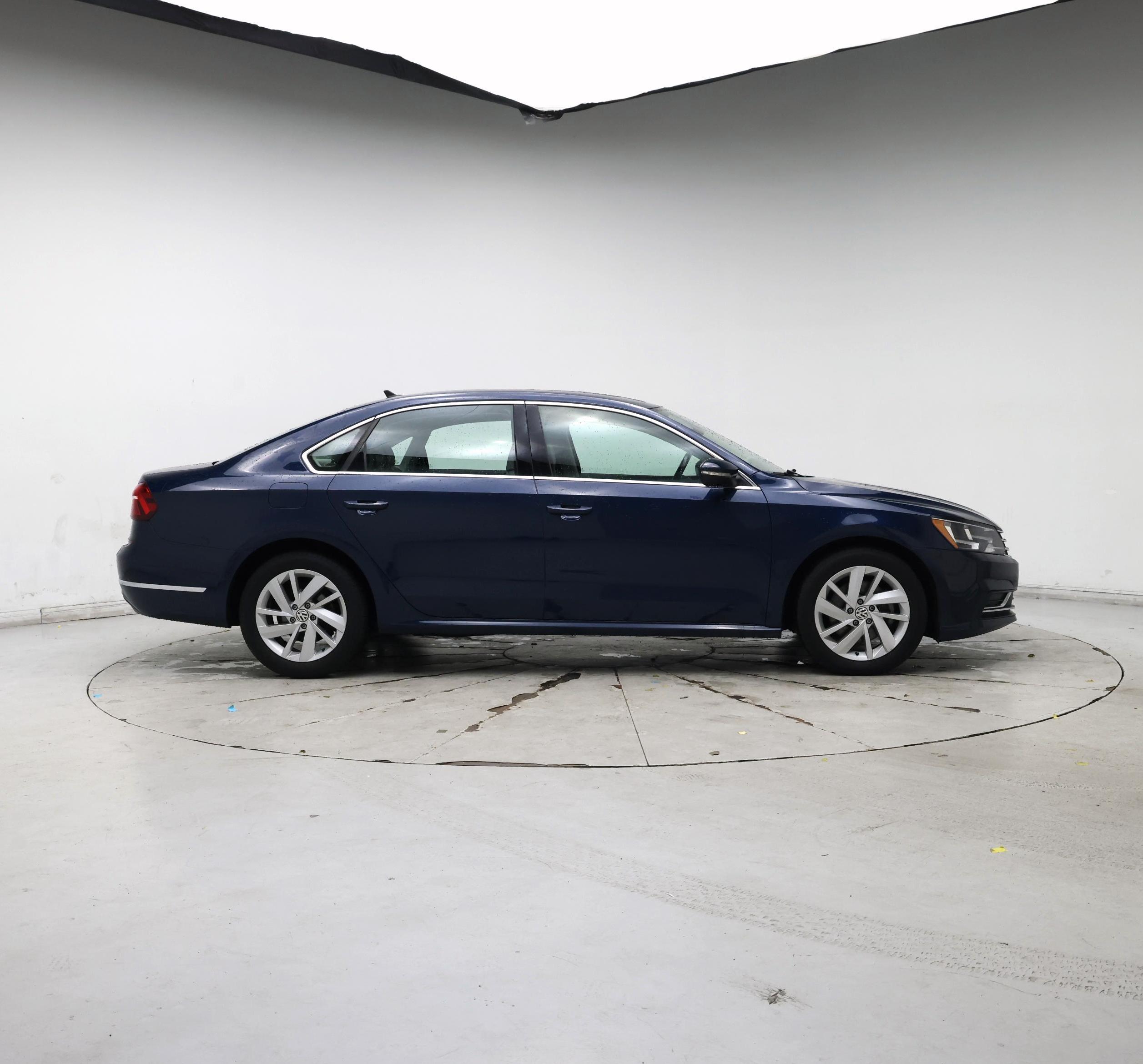 Thumbnail: 2018 Volkswagen Passat - 7