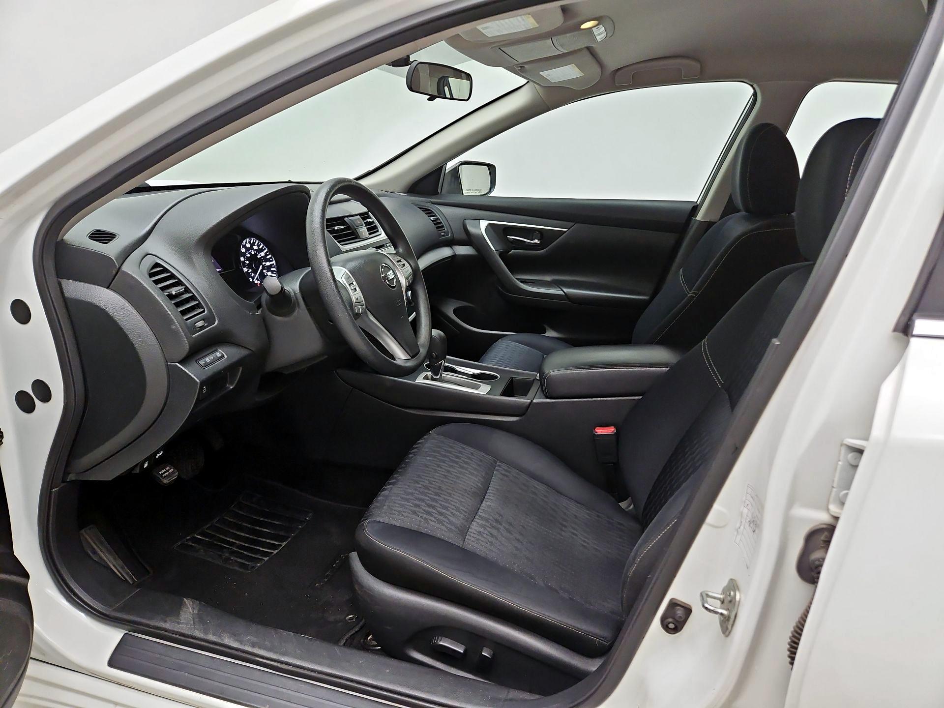 Thumbnail: 2017 Nissan Altima - 9