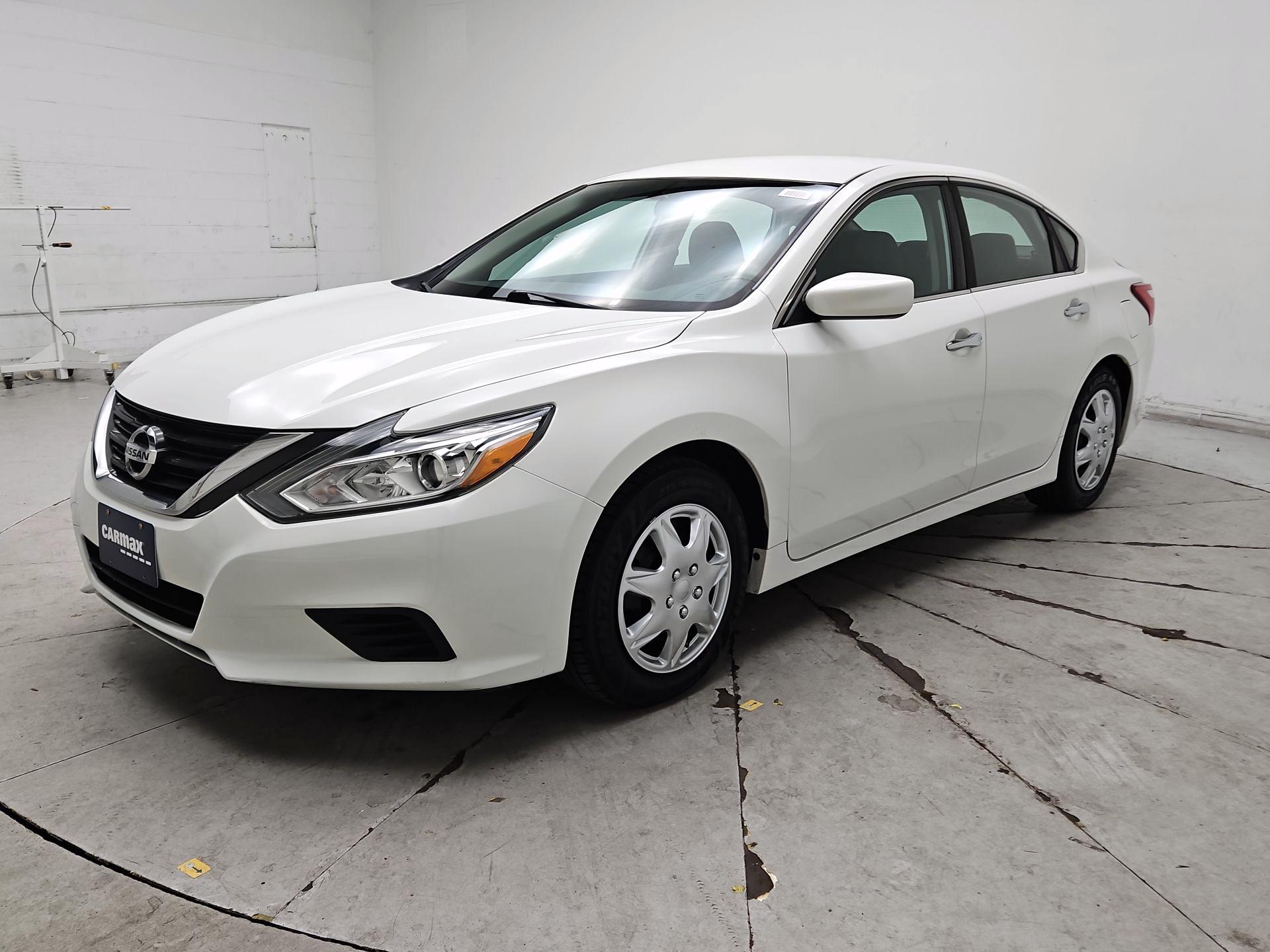 Thumbnail: 2017 Nissan Altima - 3