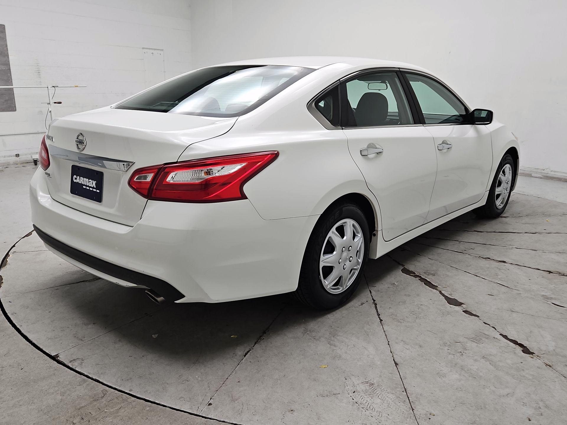 Thumbnail: 2017 Nissan Altima - 5