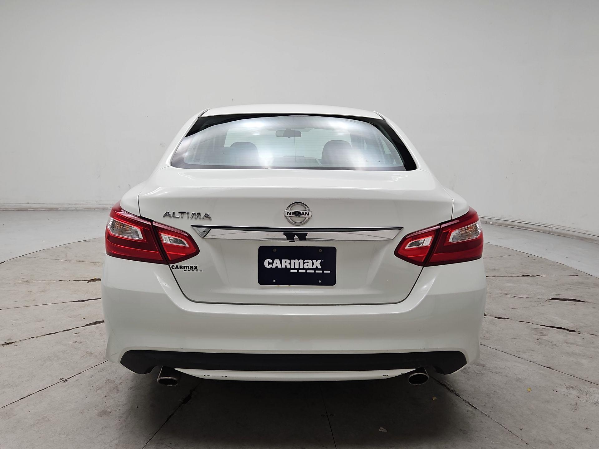 Thumbnail: 2017 Nissan Altima - 6