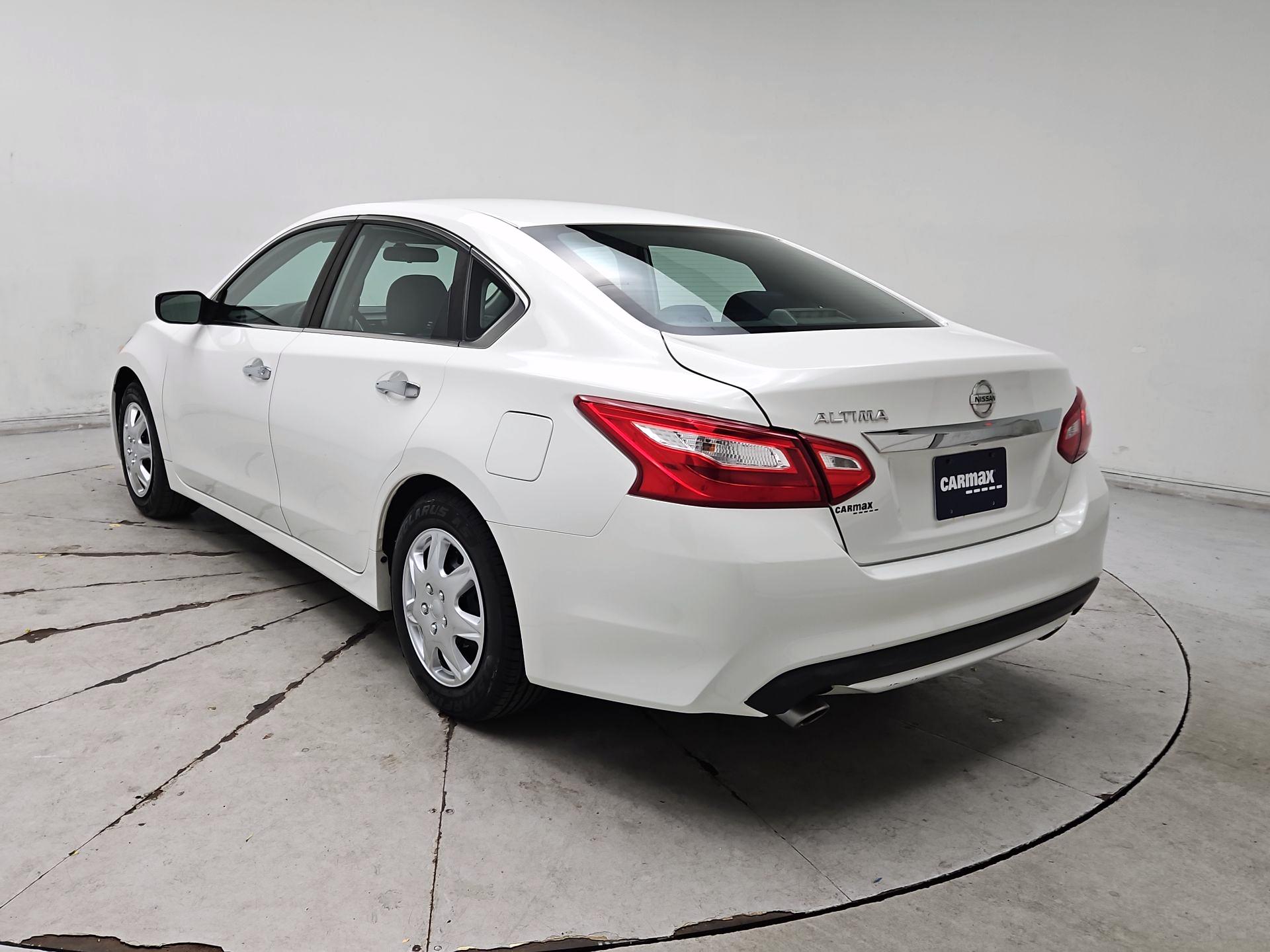 Thumbnail: 2017 Nissan Altima - 7