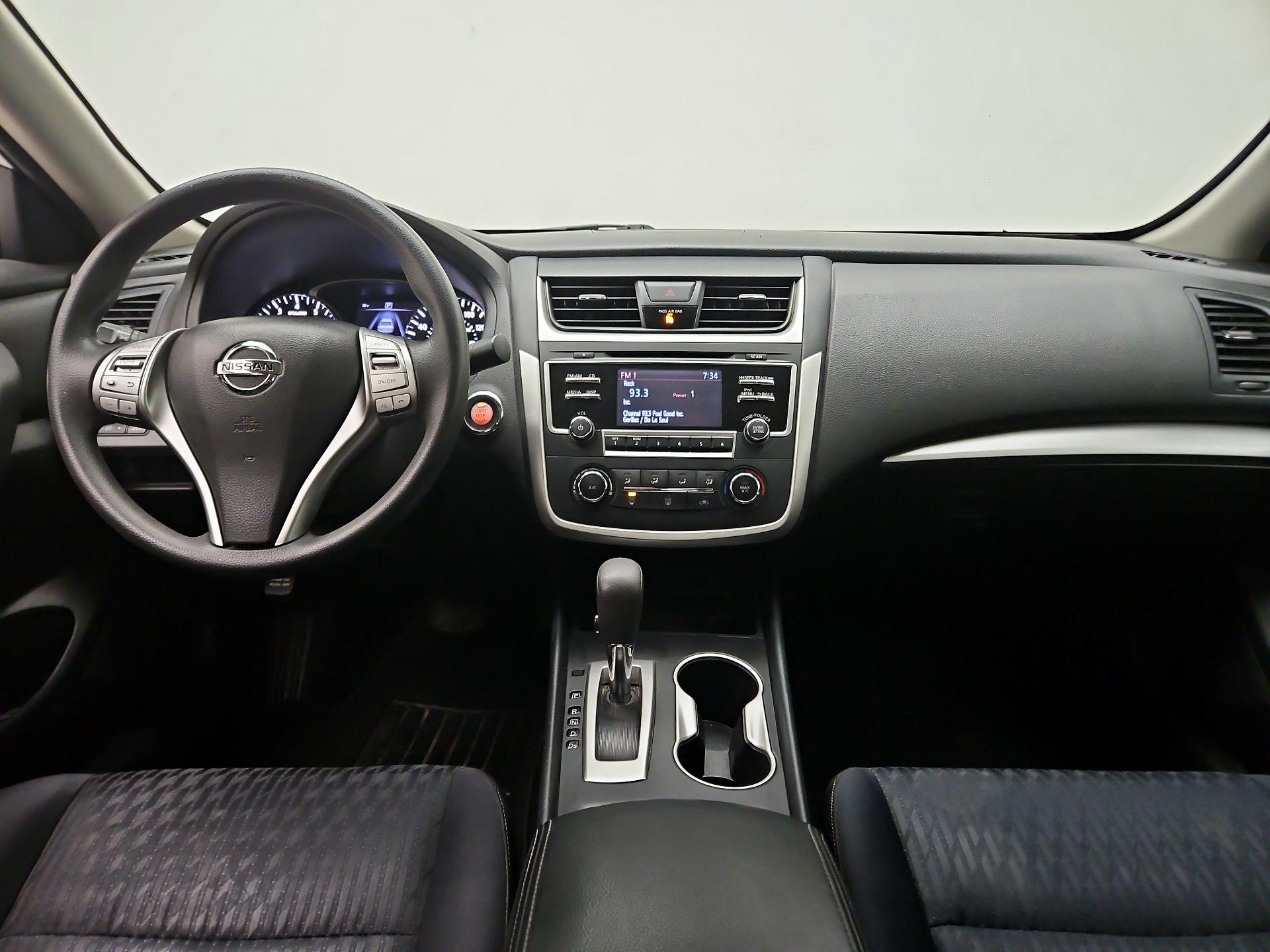Thumbnail: 2017 Nissan Altima - 8