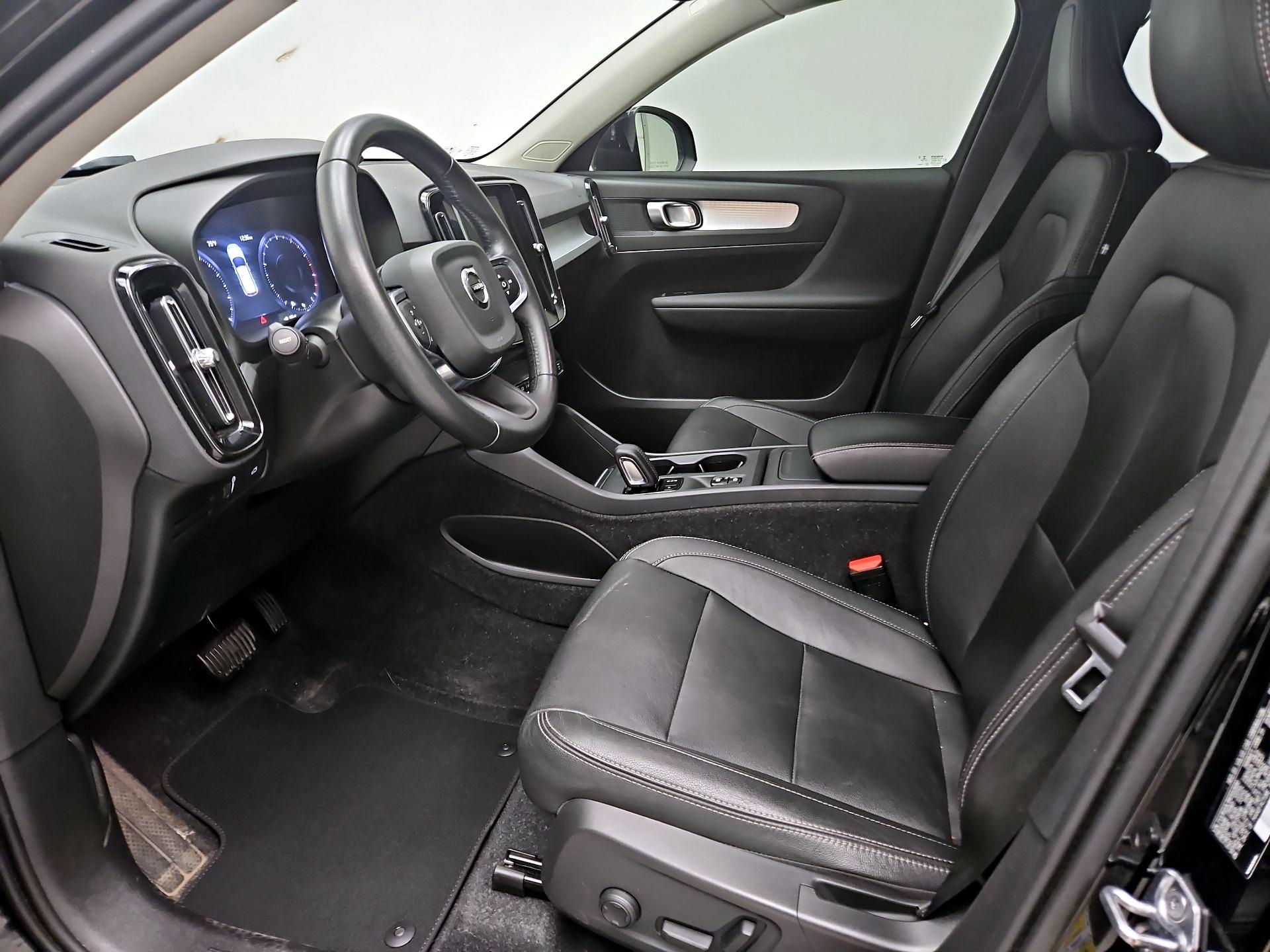 Thumbnail: 2021 Volvo XC40 - 11