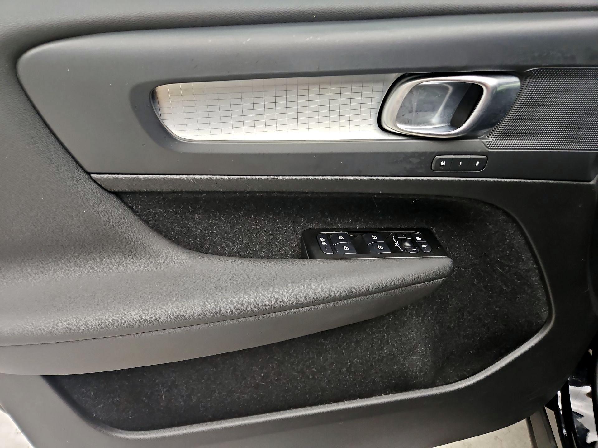 Thumbnail: 2021 Volvo XC40 - 12
