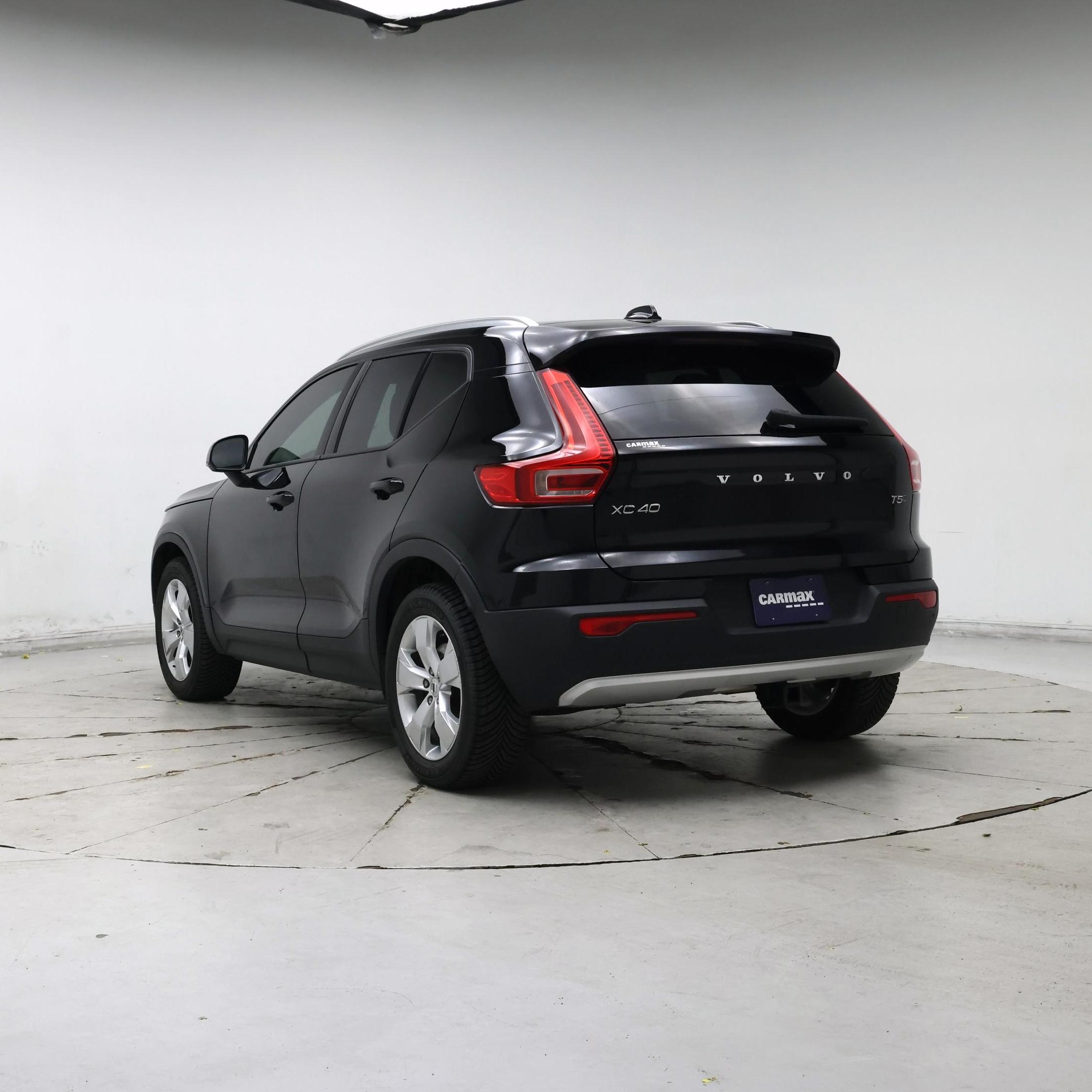 Thumbnail: 2021 Volvo XC40 - 2