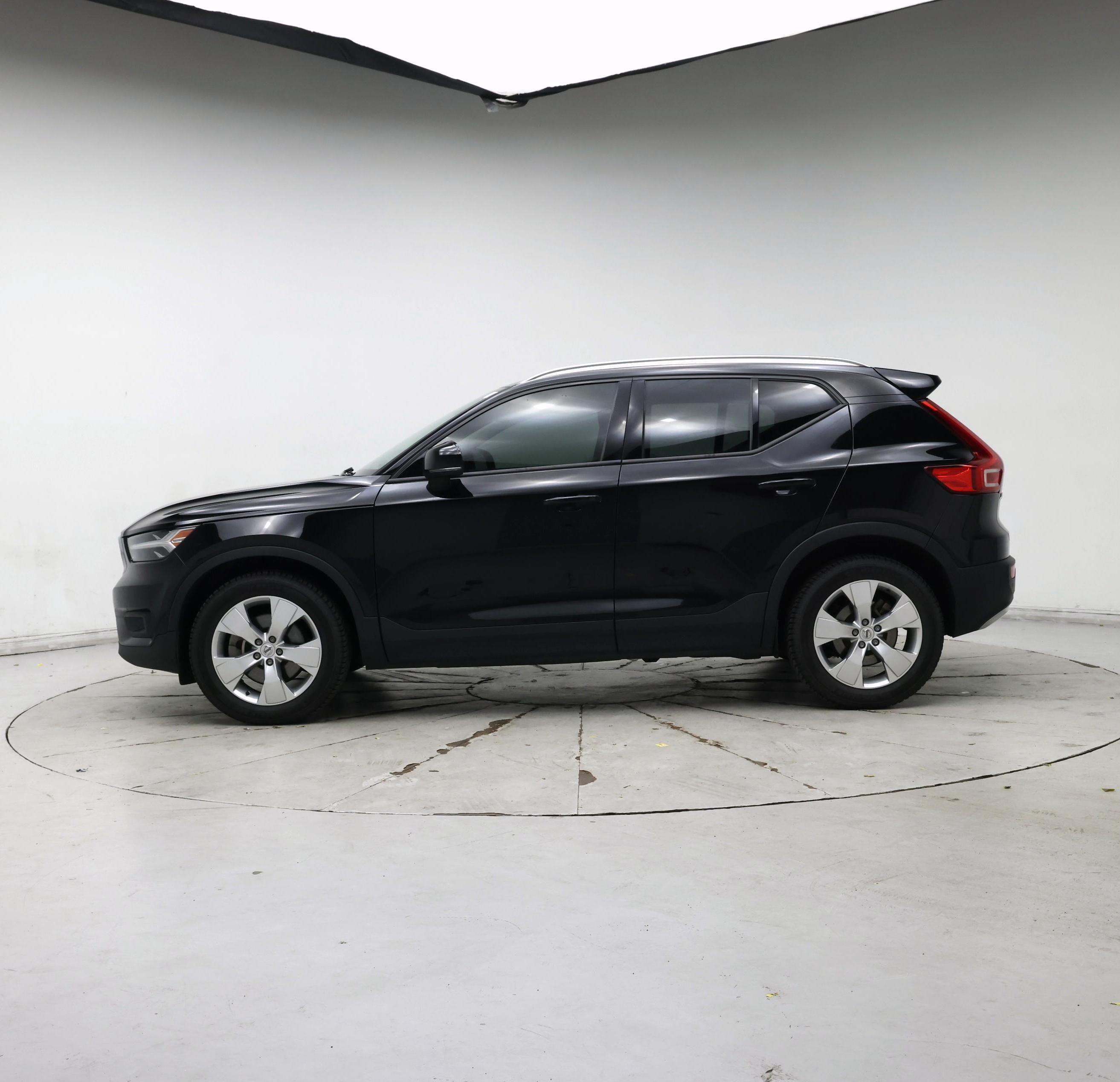 Thumbnail: 2021 Volvo XC40 - 3
