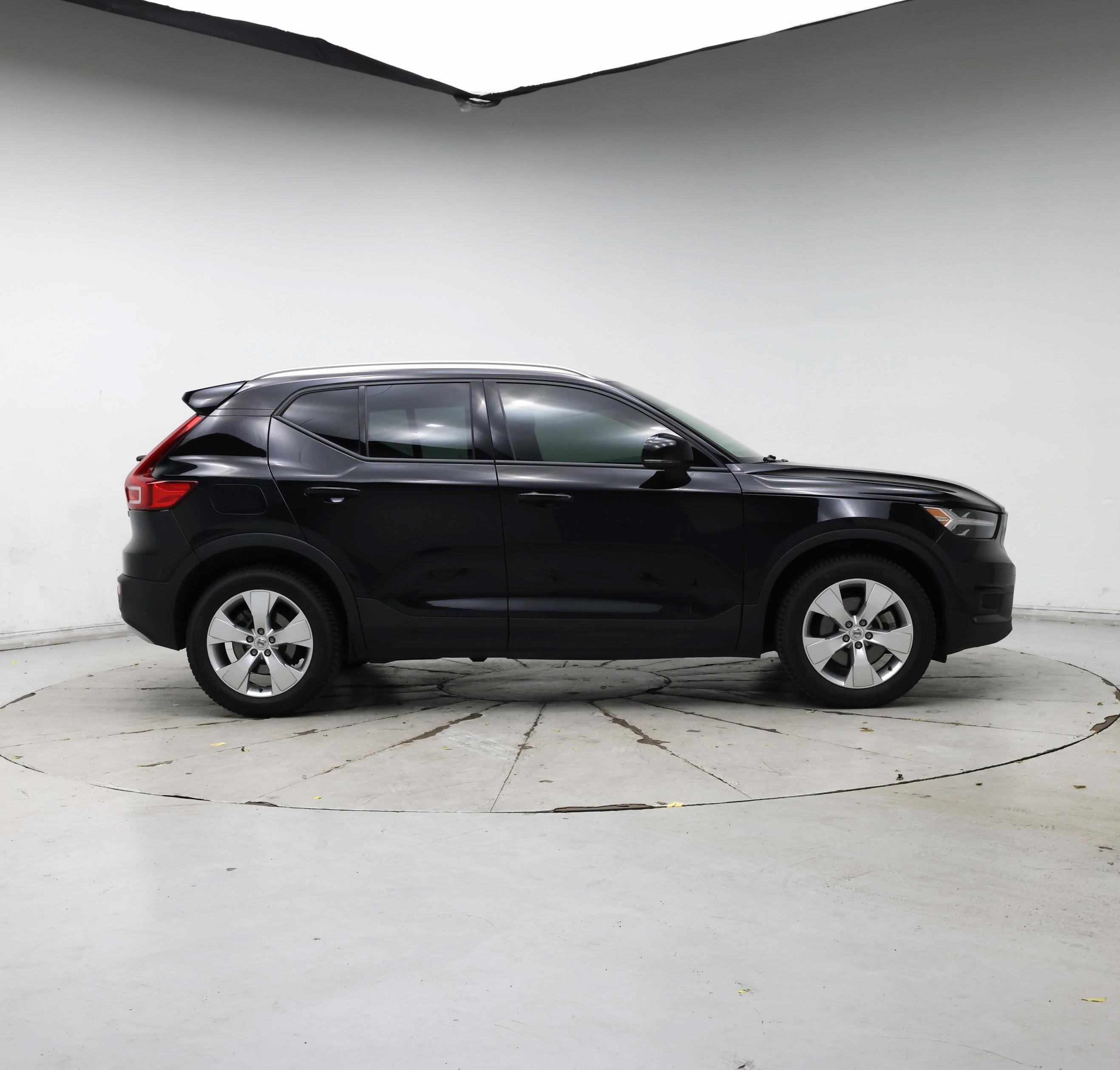 Thumbnail: 2021 Volvo XC40 - 7