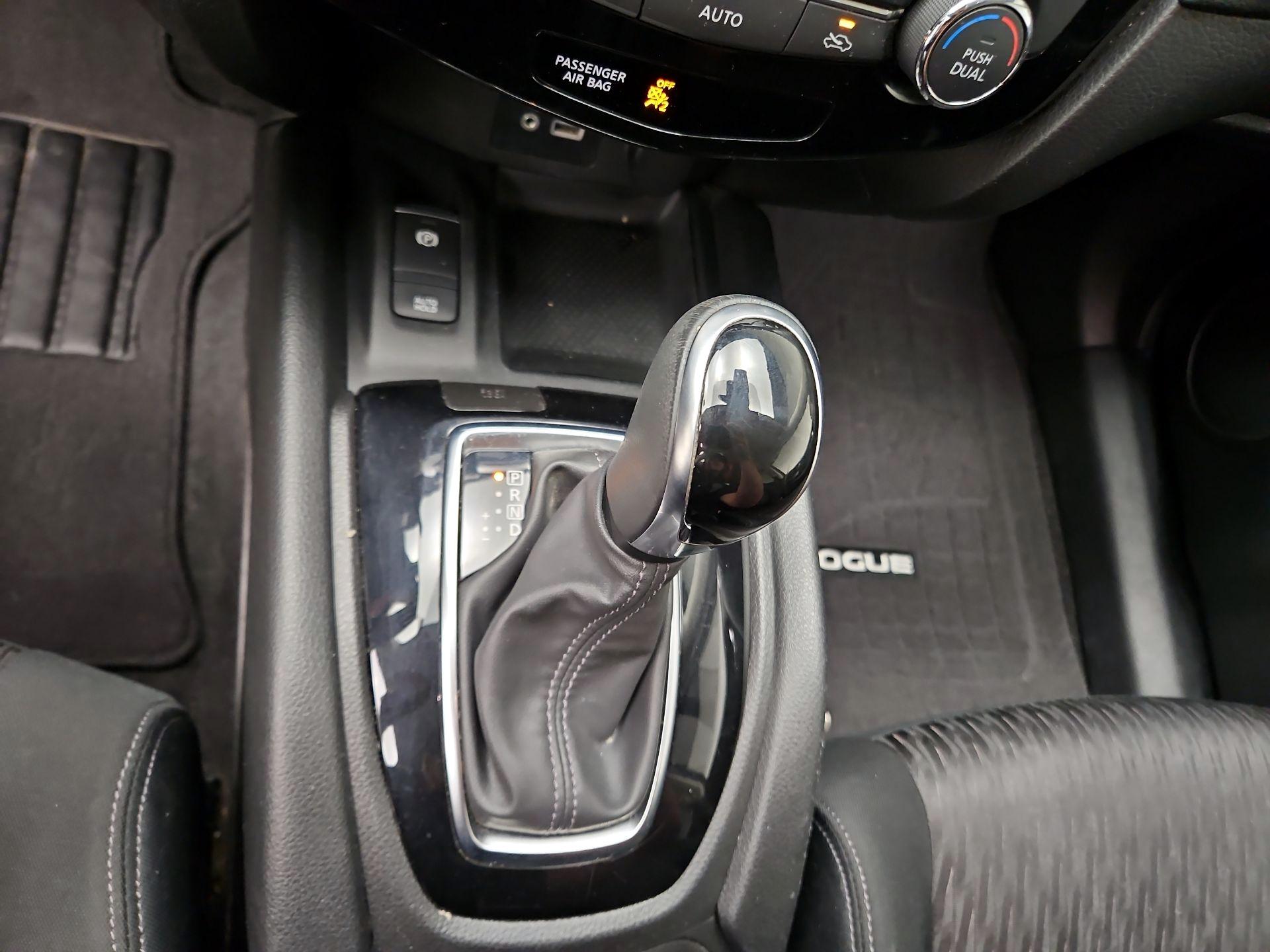 Thumbnail: 2020 Nissan Rogue - 17