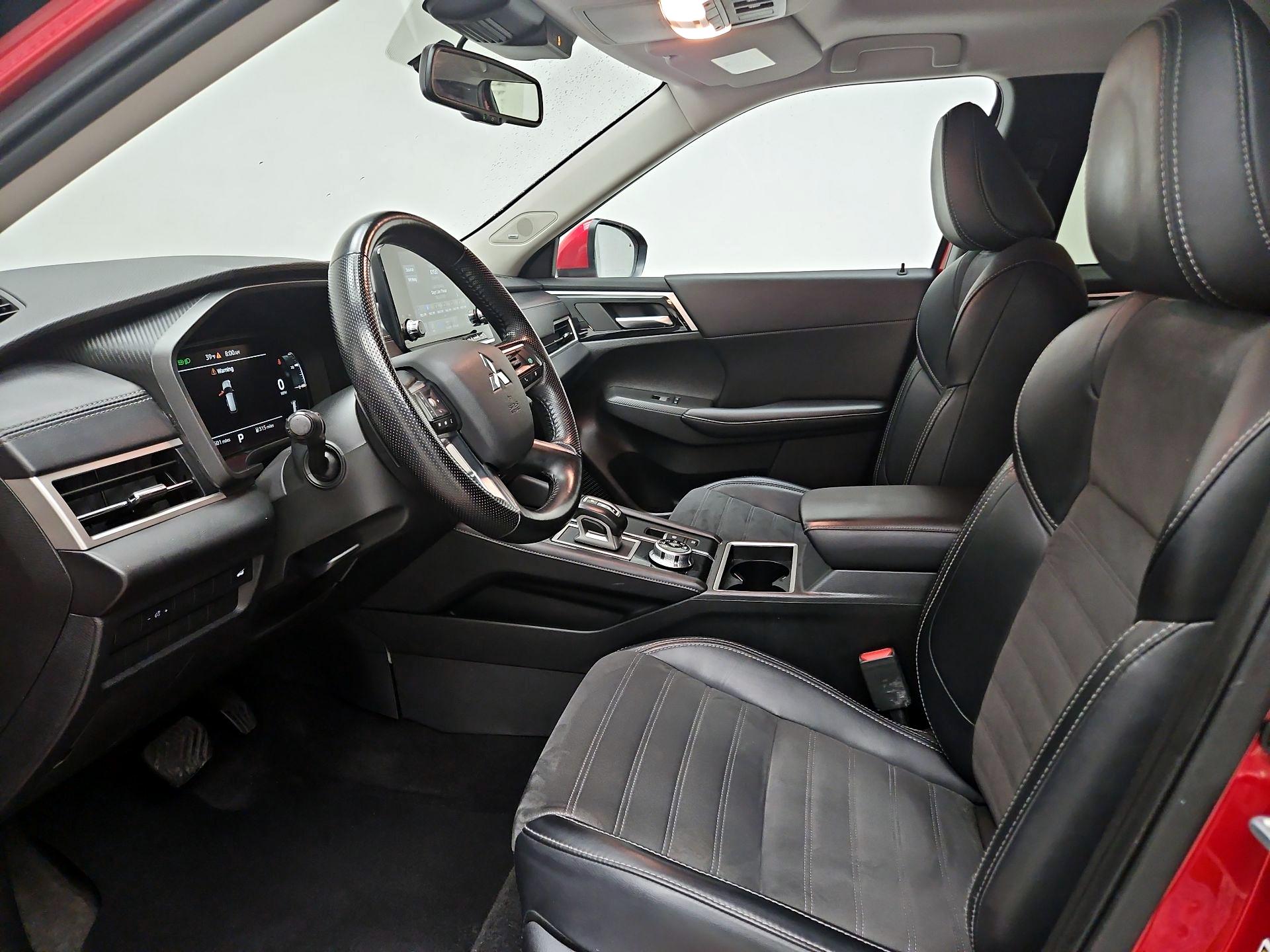 Thumbnail: 2024 Mitsubishi Outlander - 11