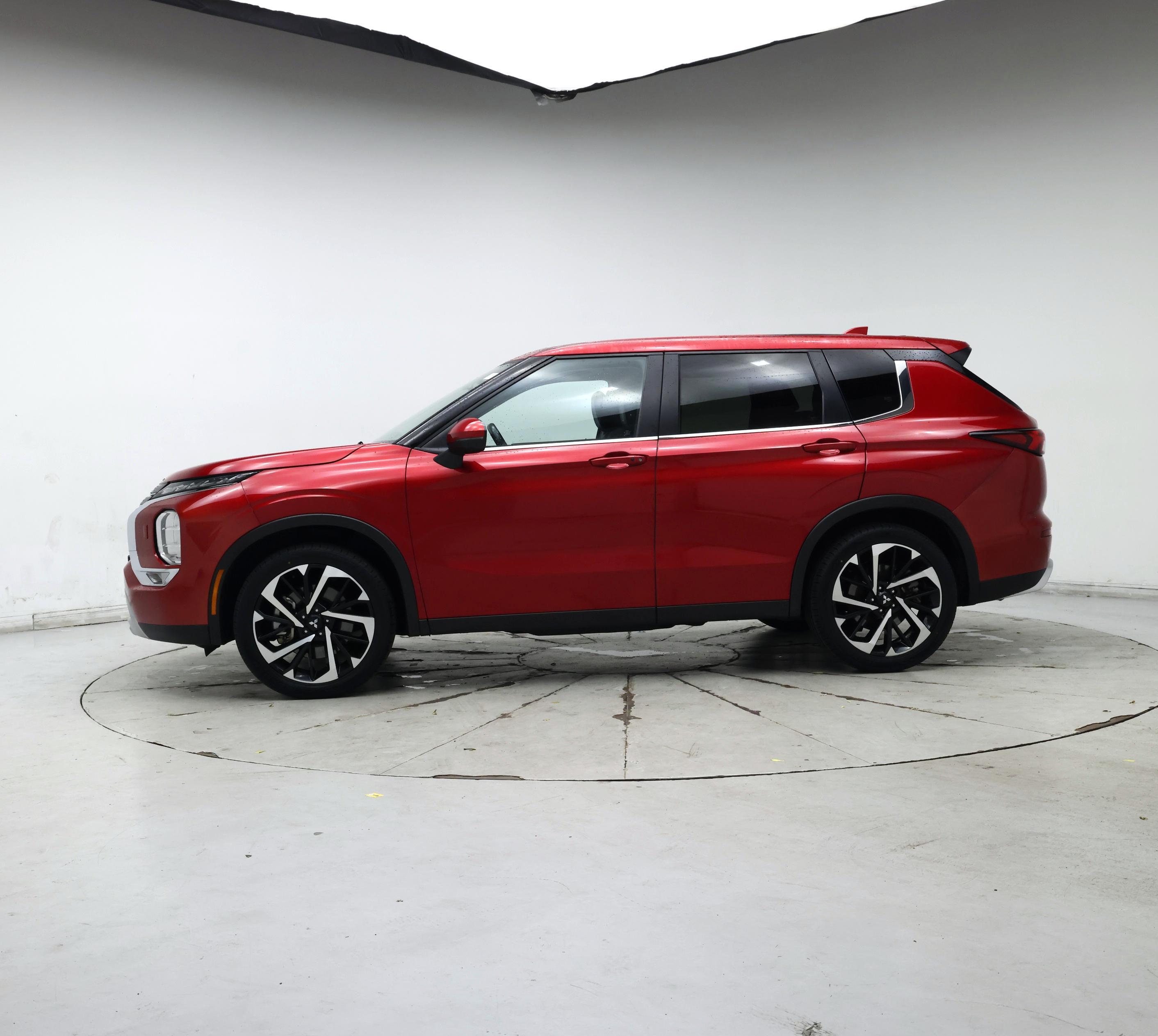 Thumbnail: 2024 Mitsubishi Outlander - 3