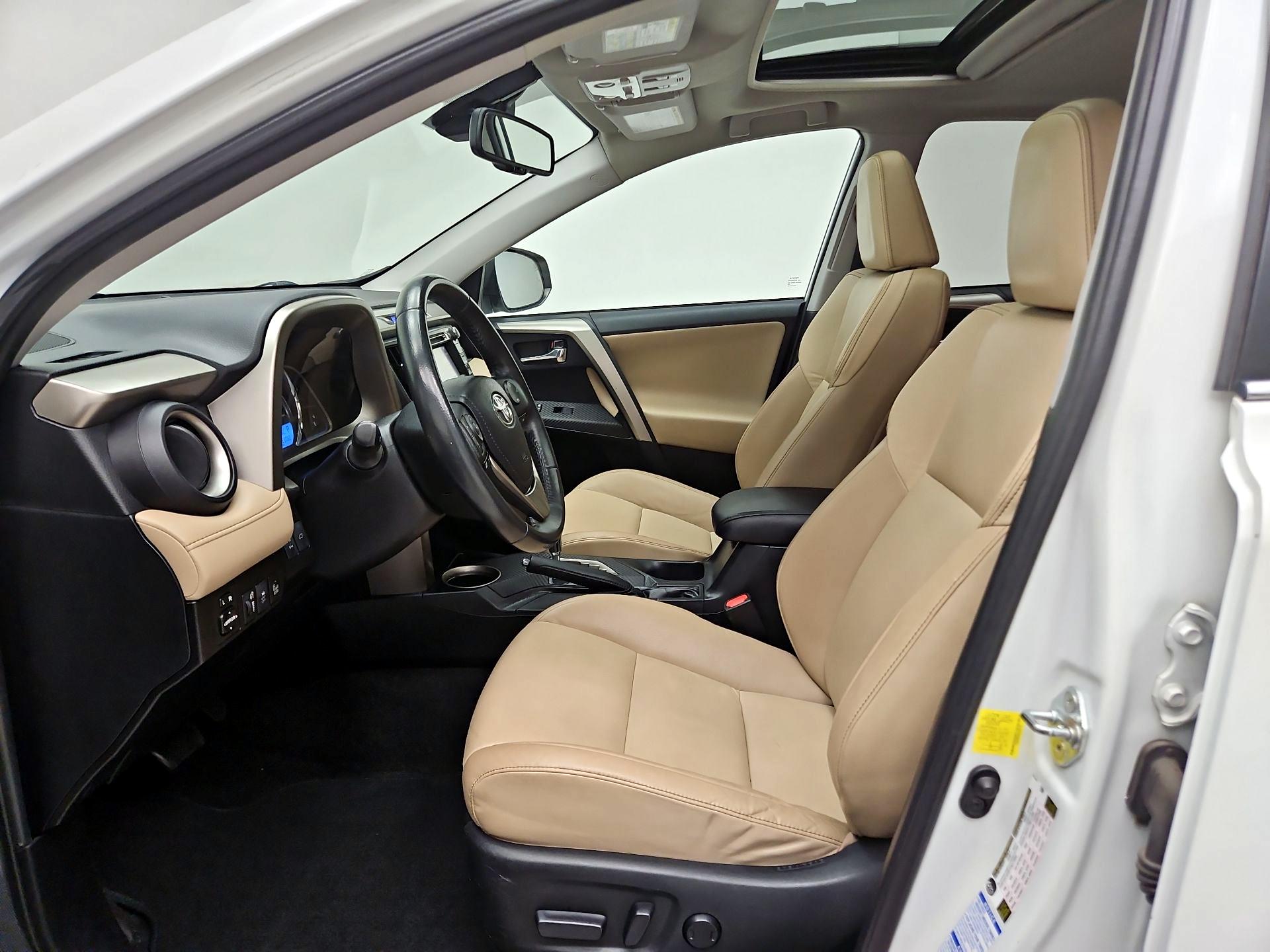 Thumbnail: 2015 Toyota RAV4 - 11