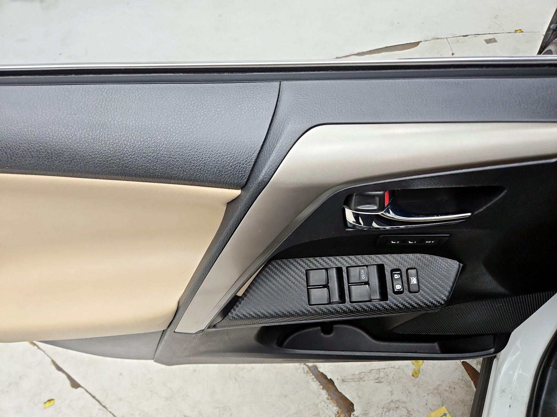 Thumbnail: 2015 Toyota RAV4 - 12