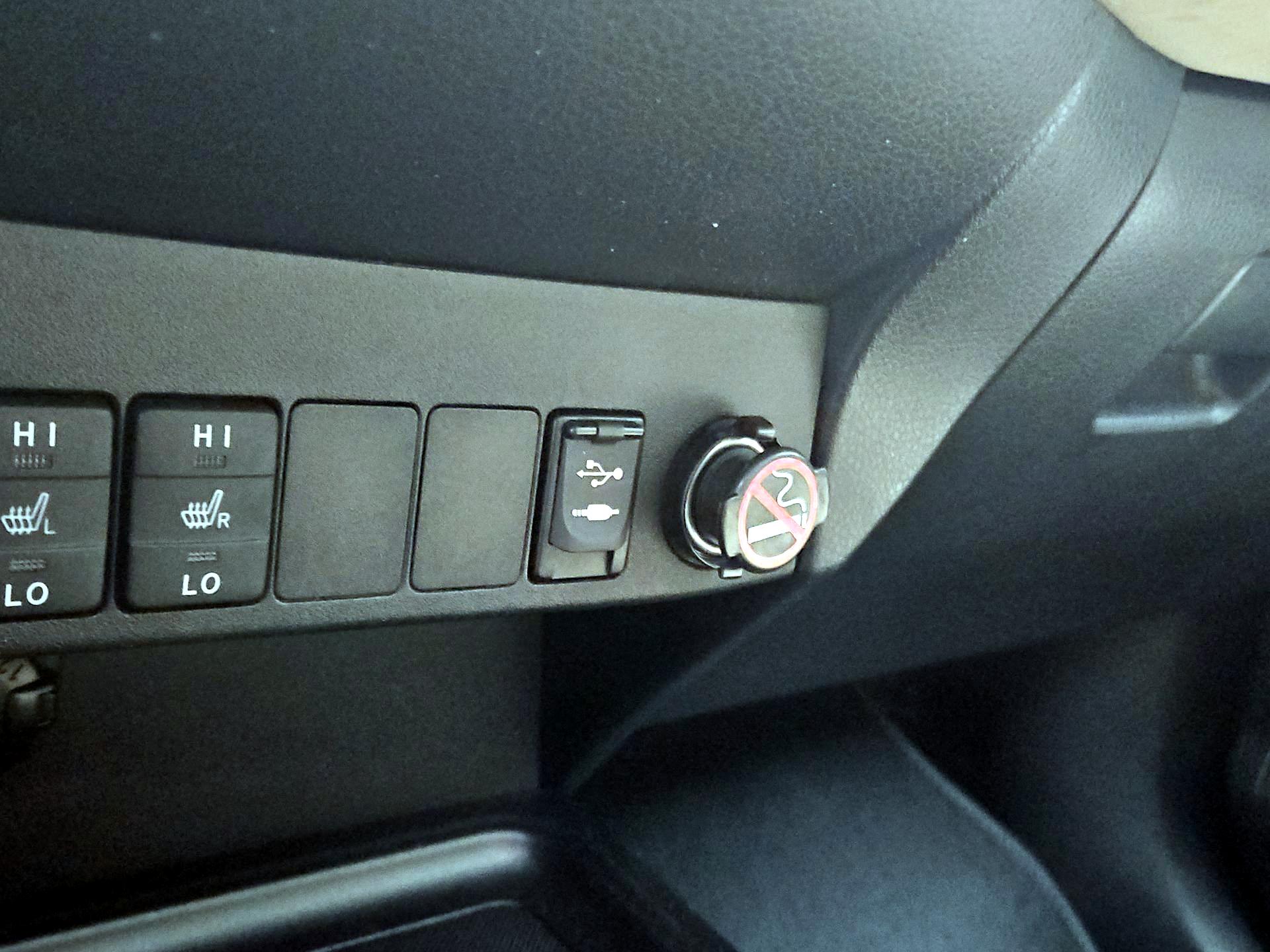 Thumbnail: 2015 Toyota RAV4 - 19