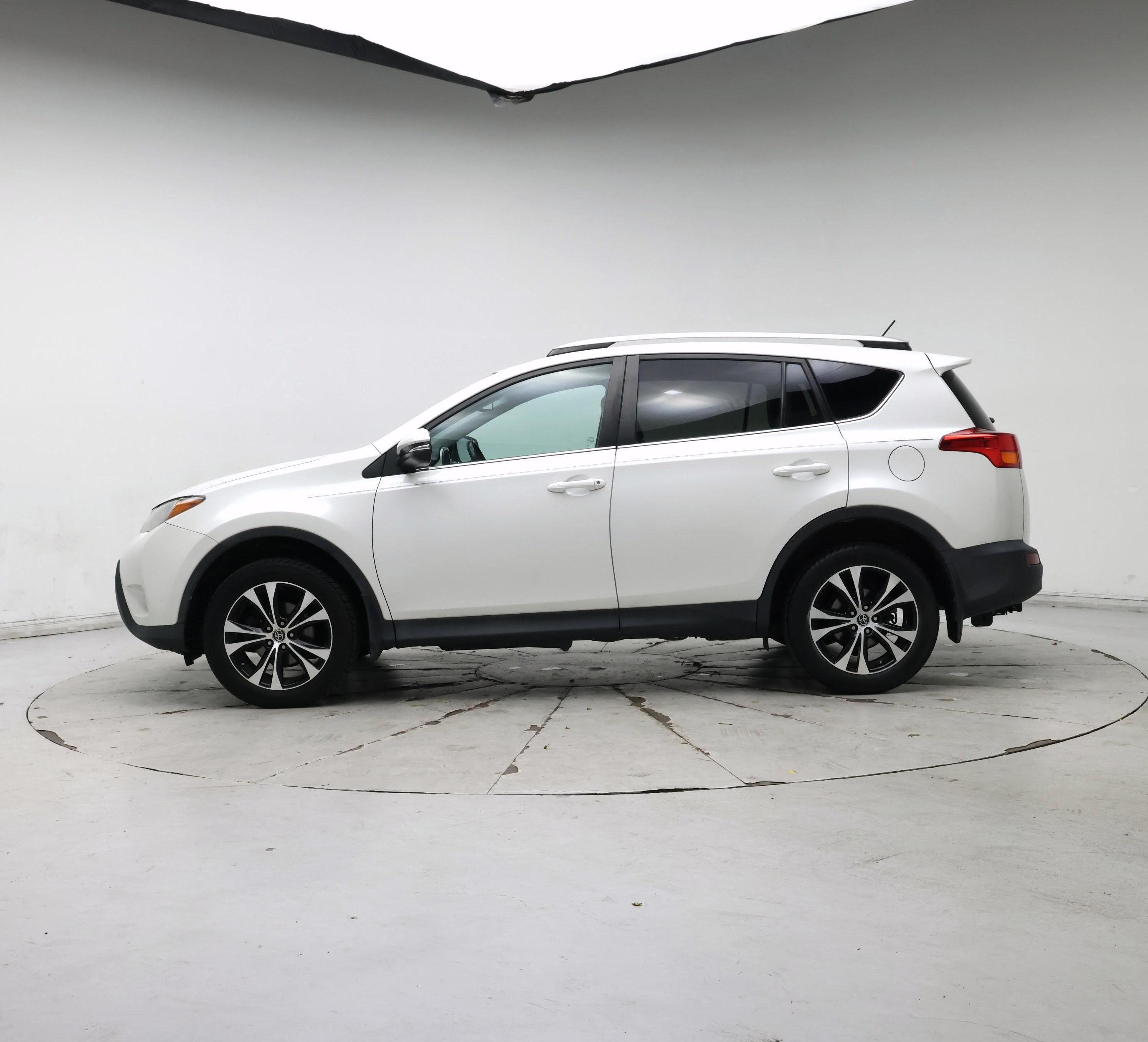 Thumbnail: 2015 Toyota RAV4 - 3