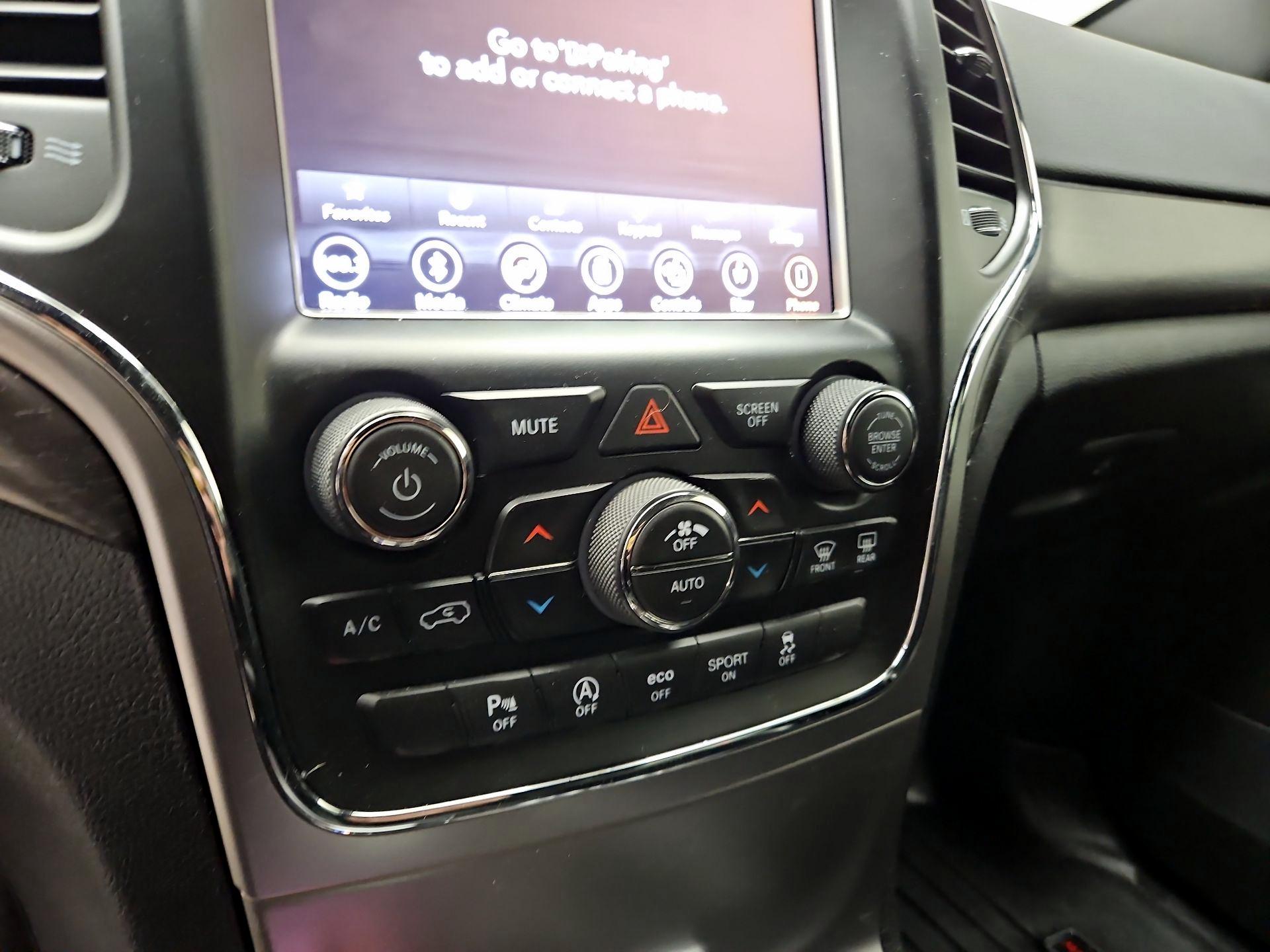Thumbnail: 2018 Jeep Grand Cherokee - 17