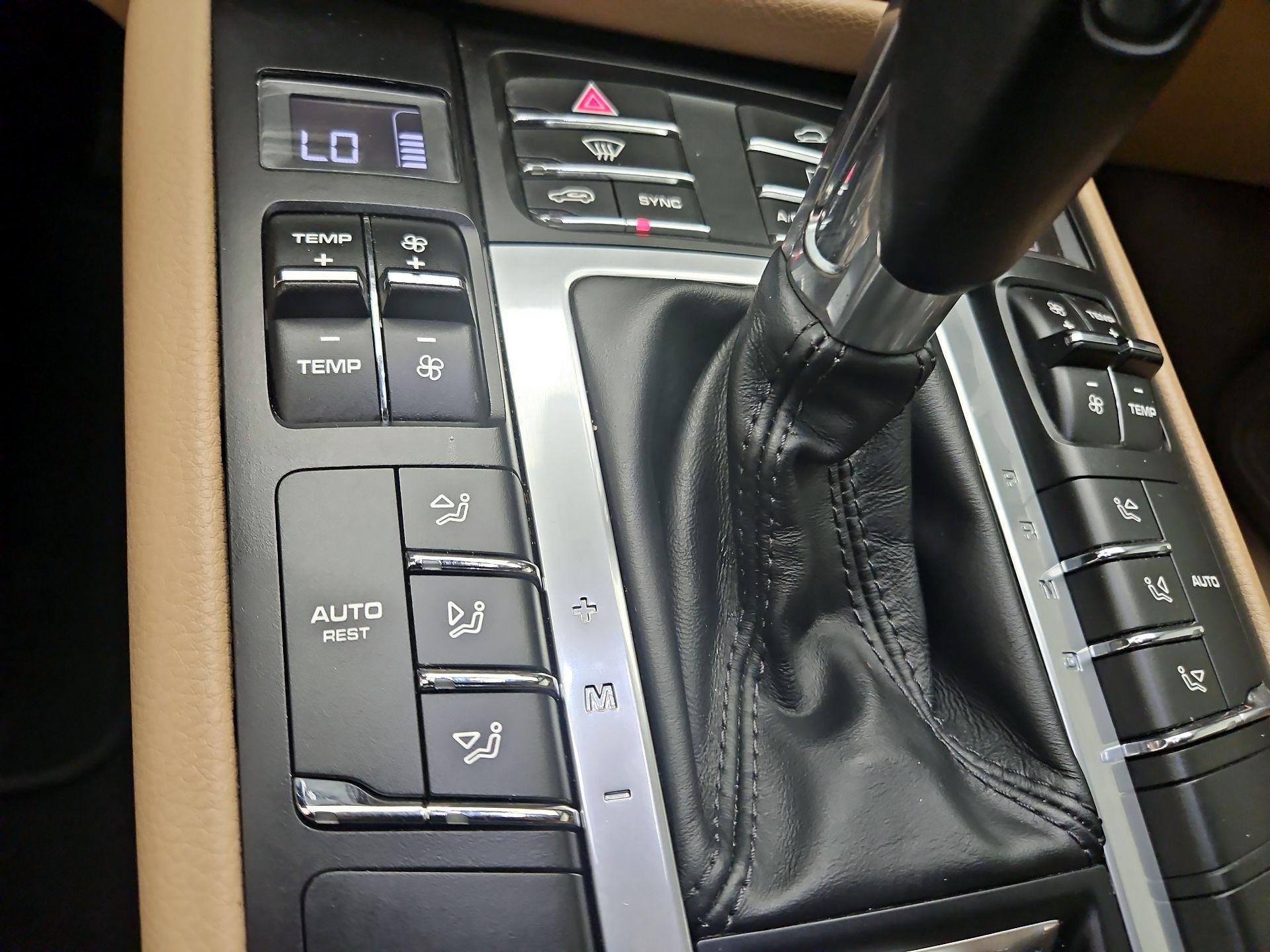 Thumbnail: 2019 Porsche Macan - 17