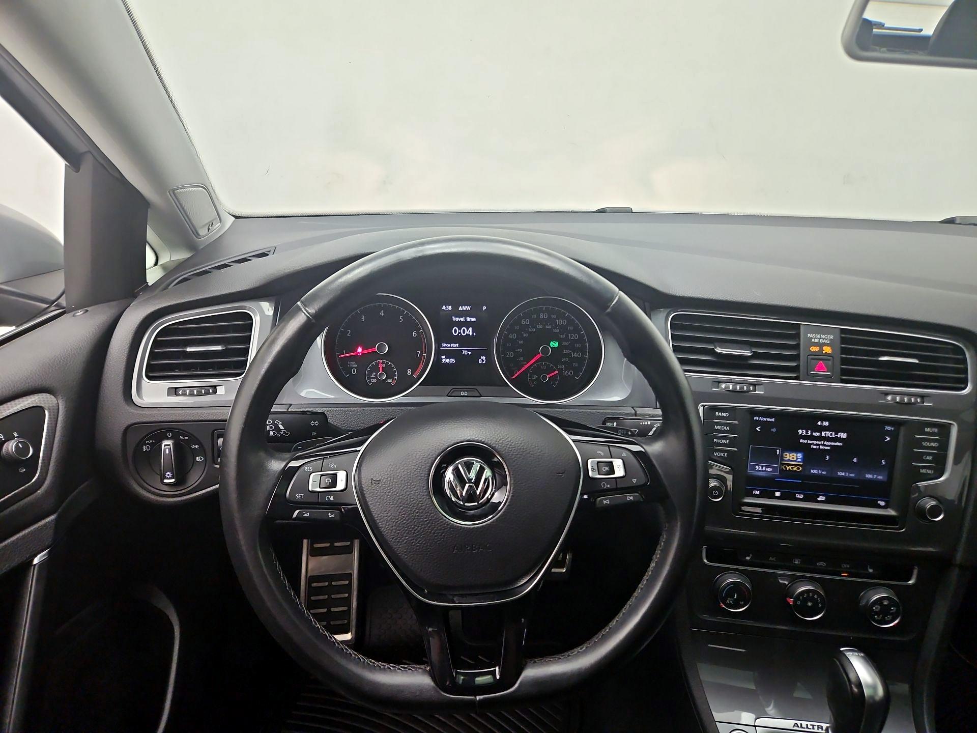 Thumbnail: 2017 Volkswagen Golf - 10