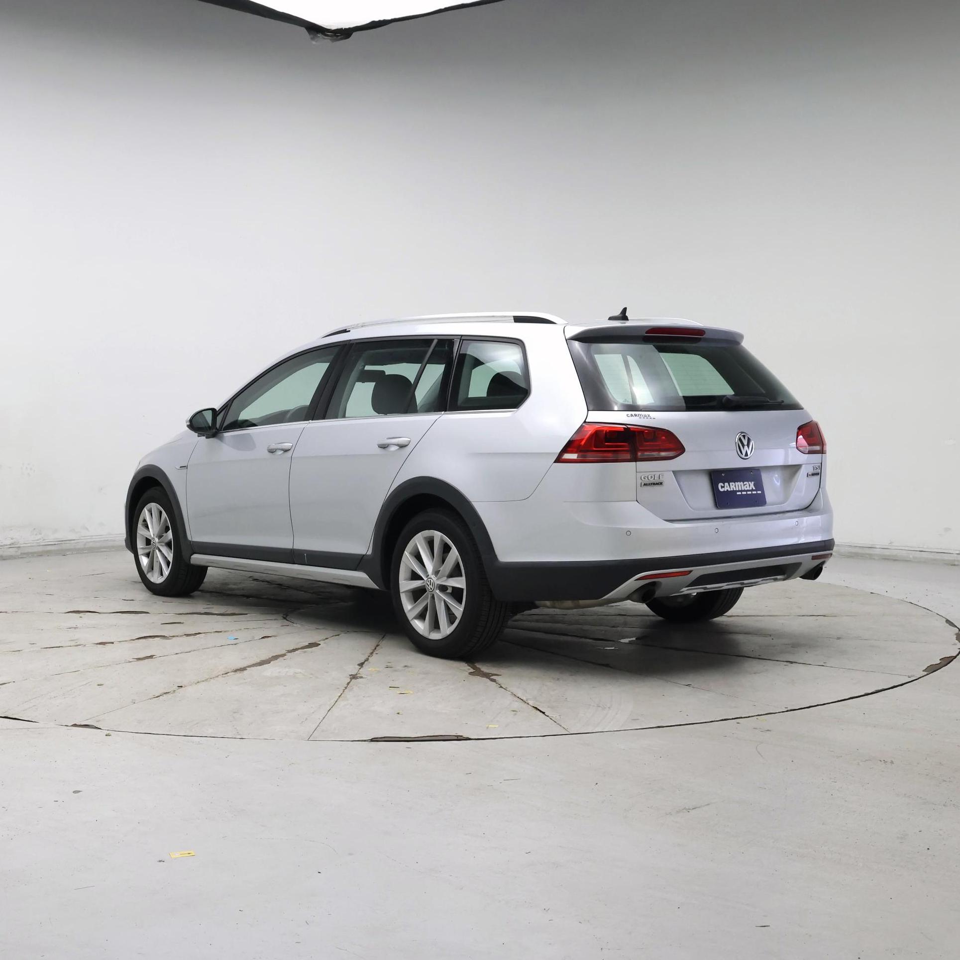 Thumbnail: 2017 Volkswagen Golf - 2