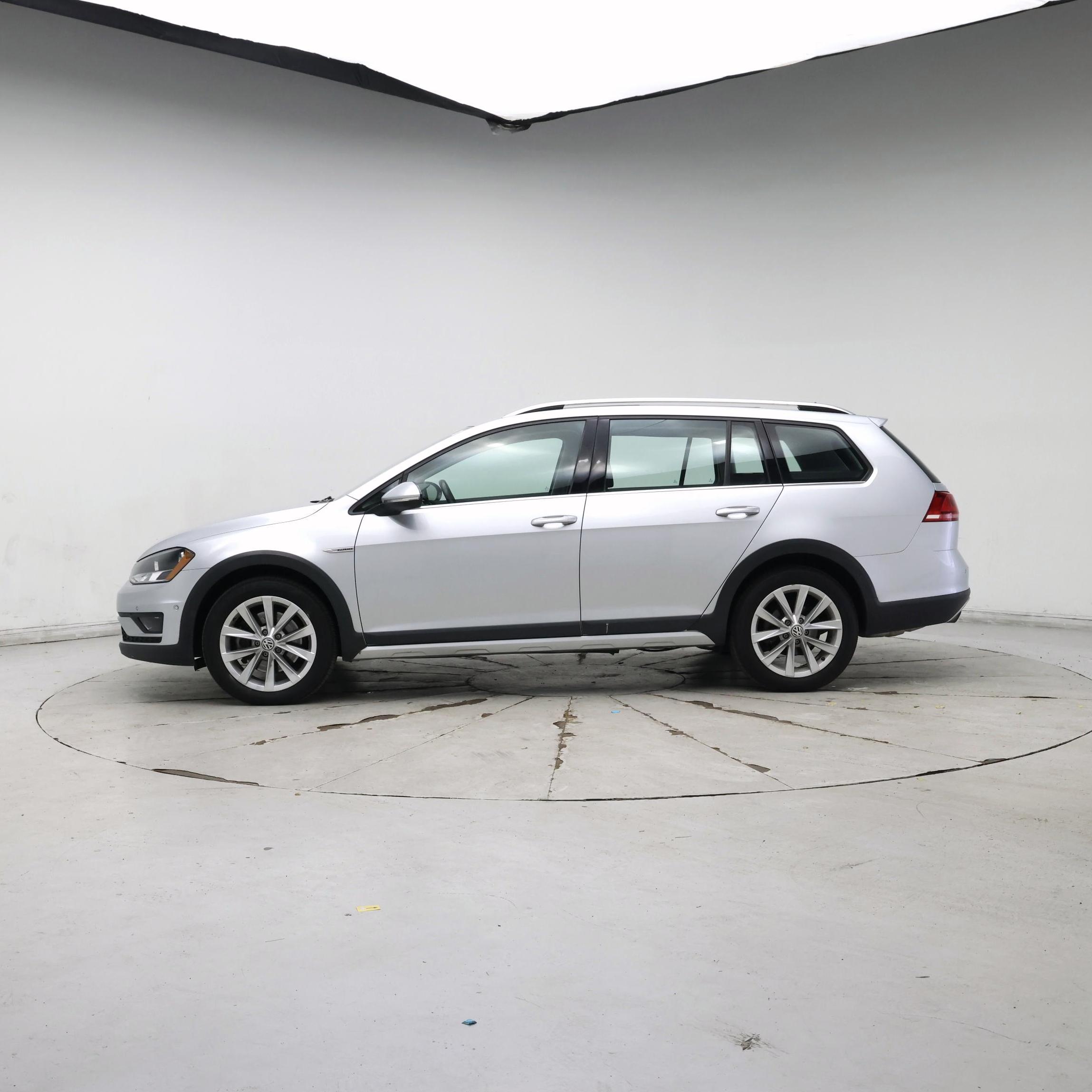 Thumbnail: 2017 Volkswagen Golf - 3